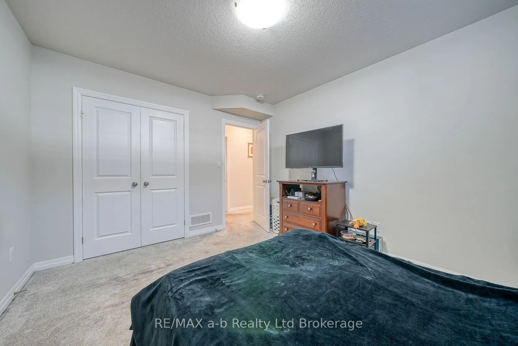37 Lowrie Crescent