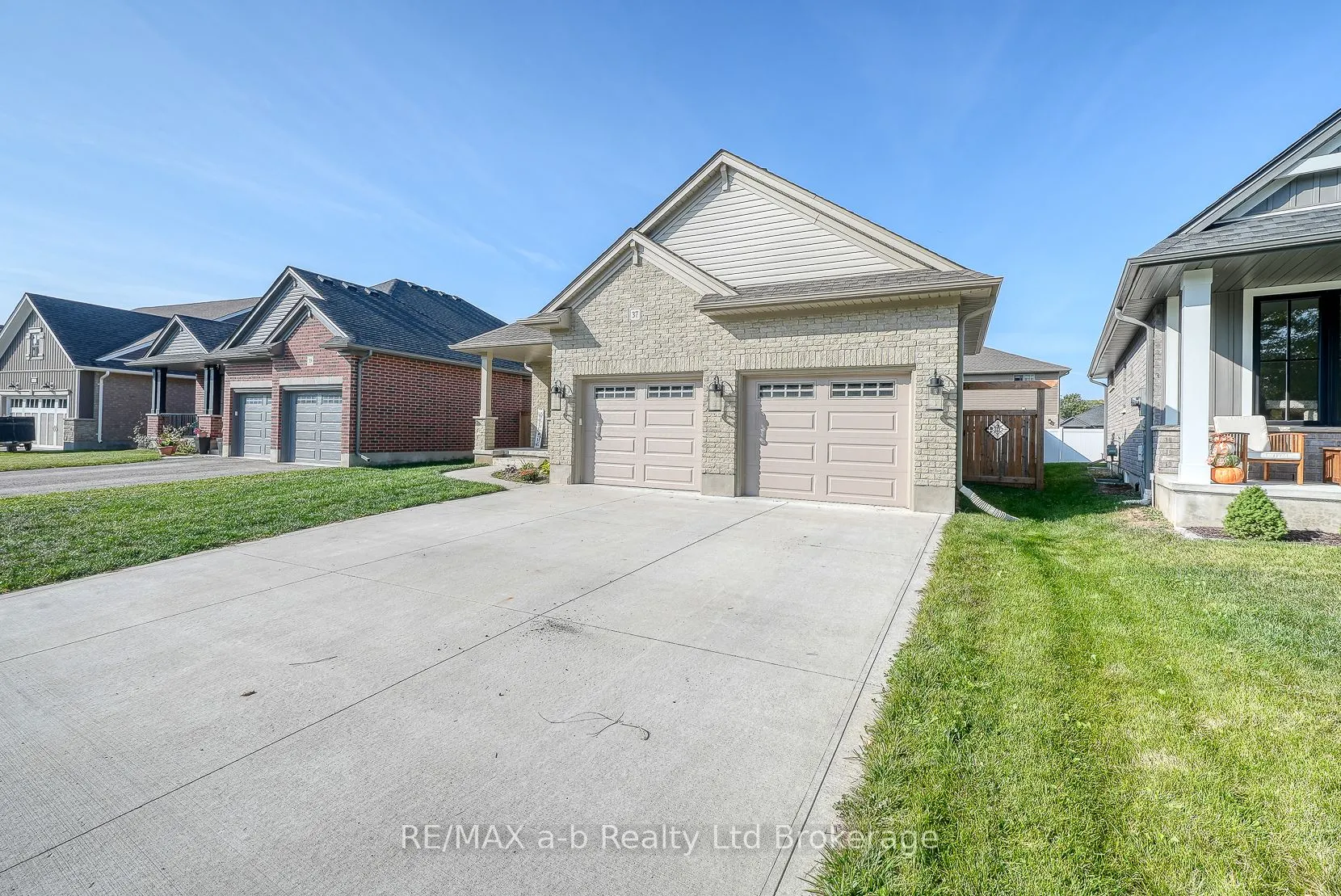 37 Lowrie Crescent