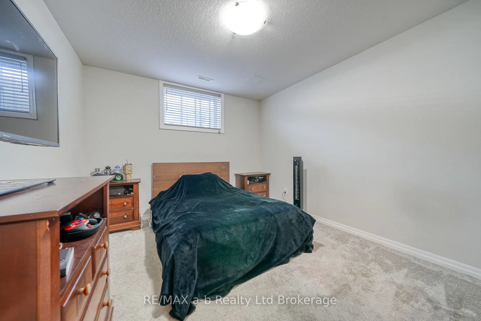 37 Lowrie Crescent