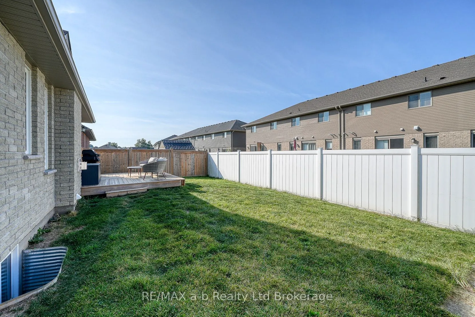 37 Lowrie Crescent