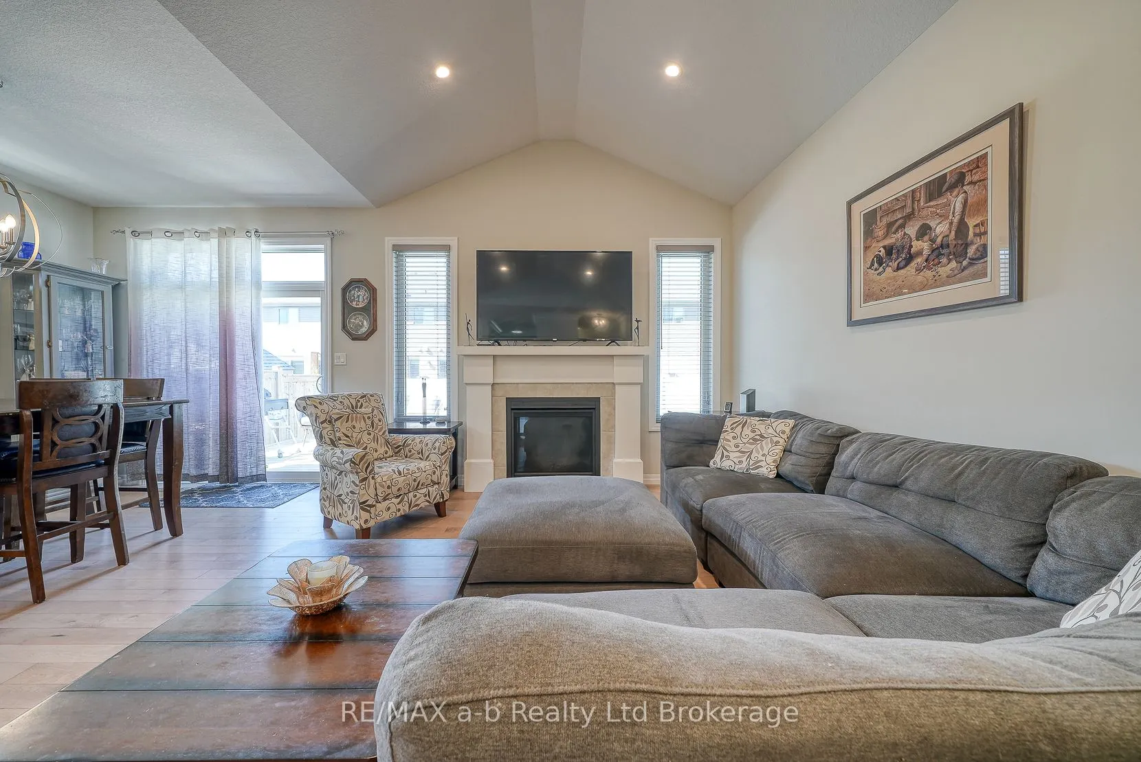 37 Lowrie Crescent
