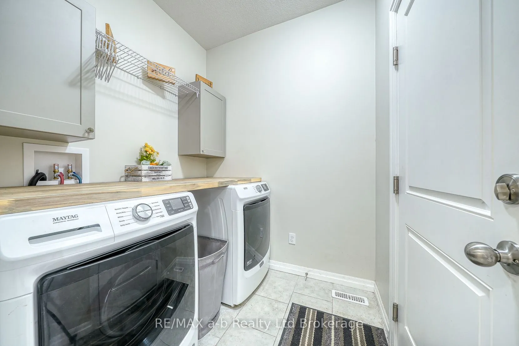 37 Lowrie Crescent
