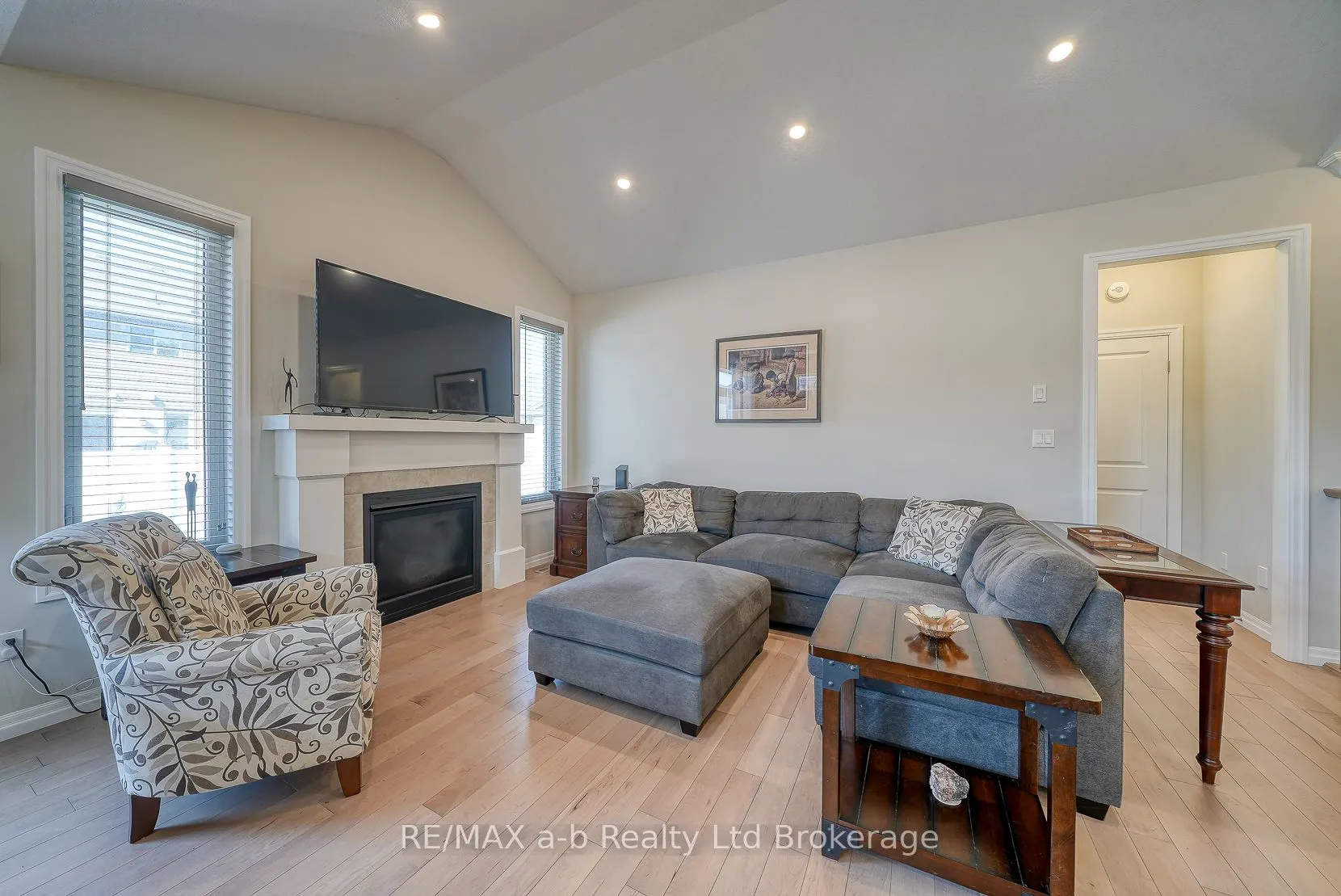 37 Lowrie Crescent