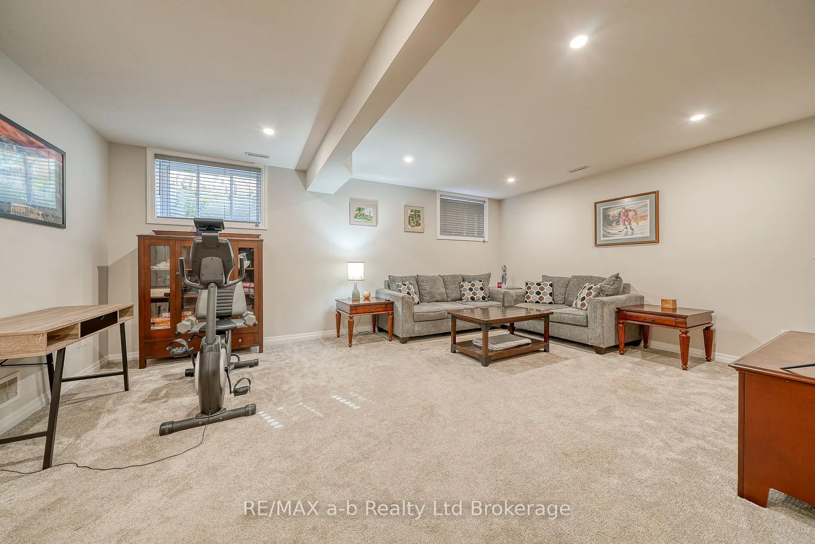 37 Lowrie Crescent