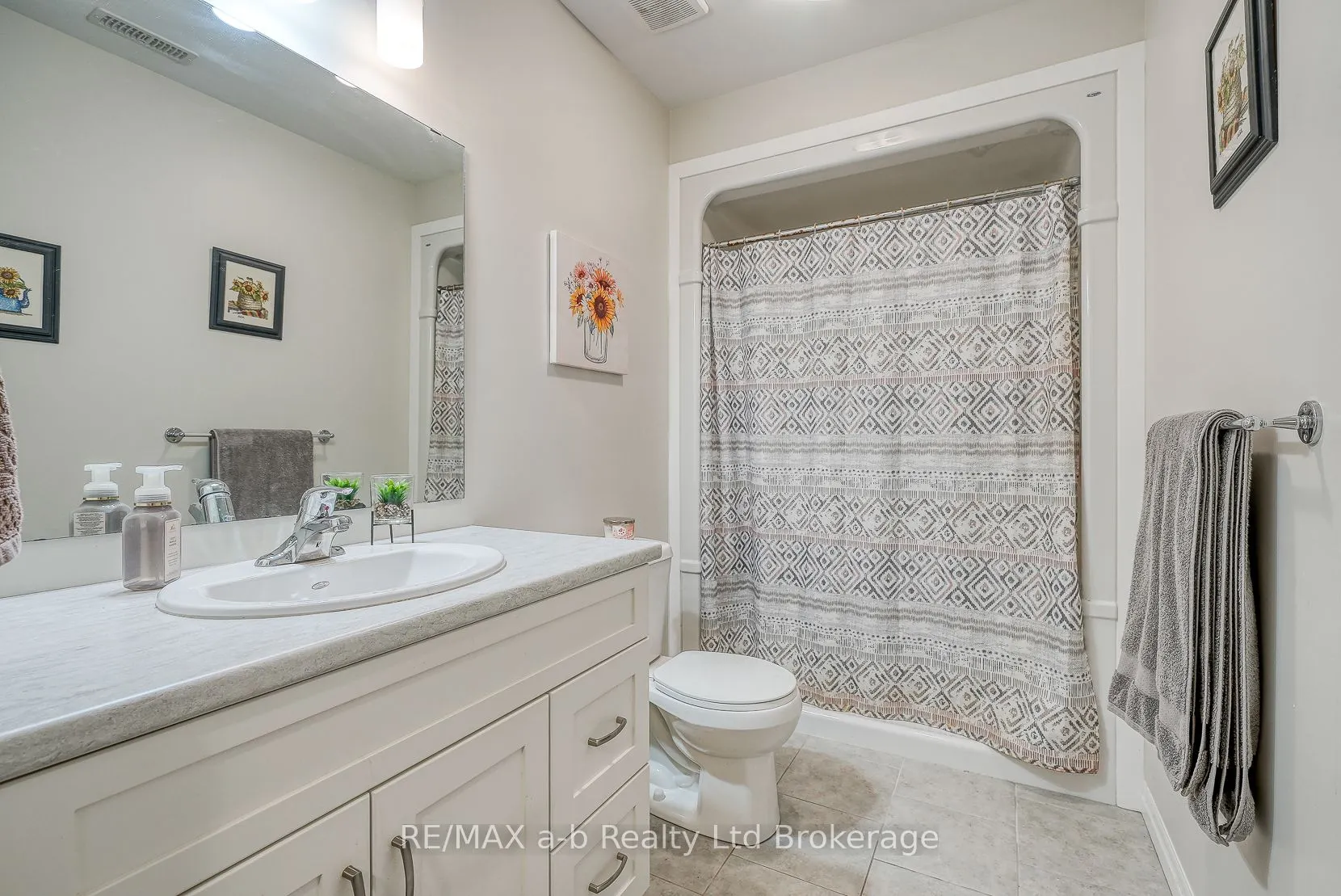 37 Lowrie Crescent