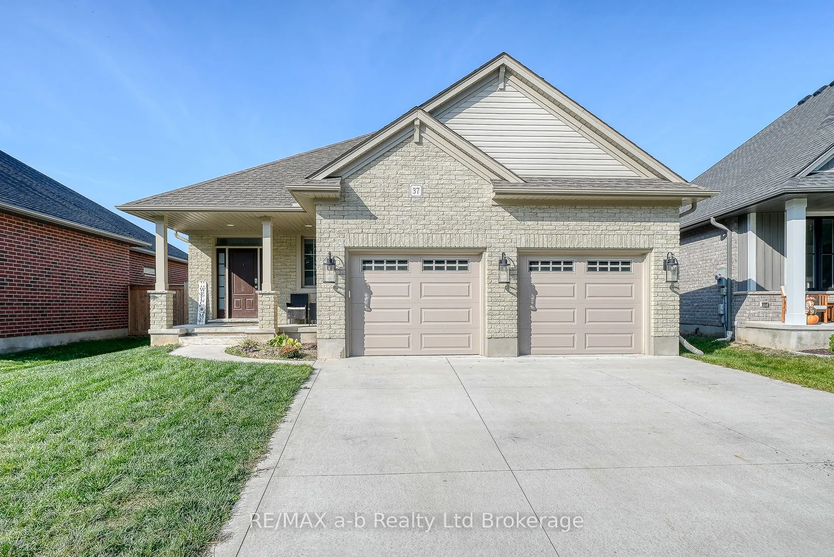 37 Lowrie Crescent