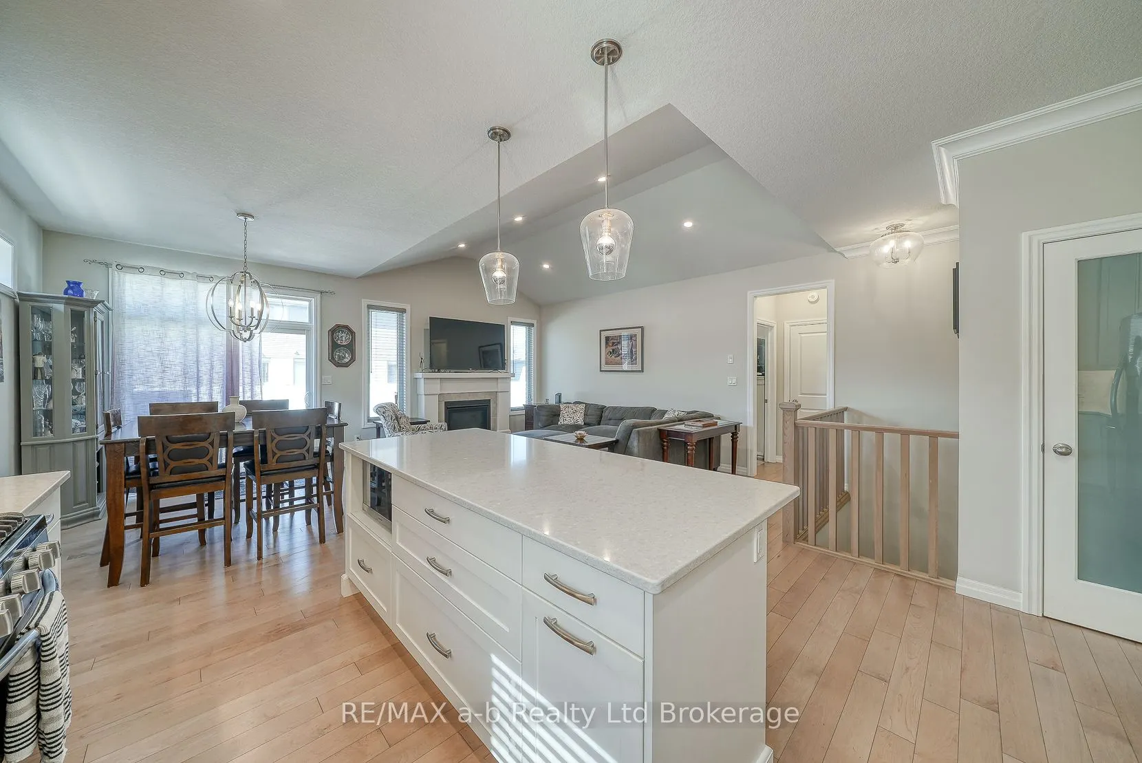 37 Lowrie Crescent