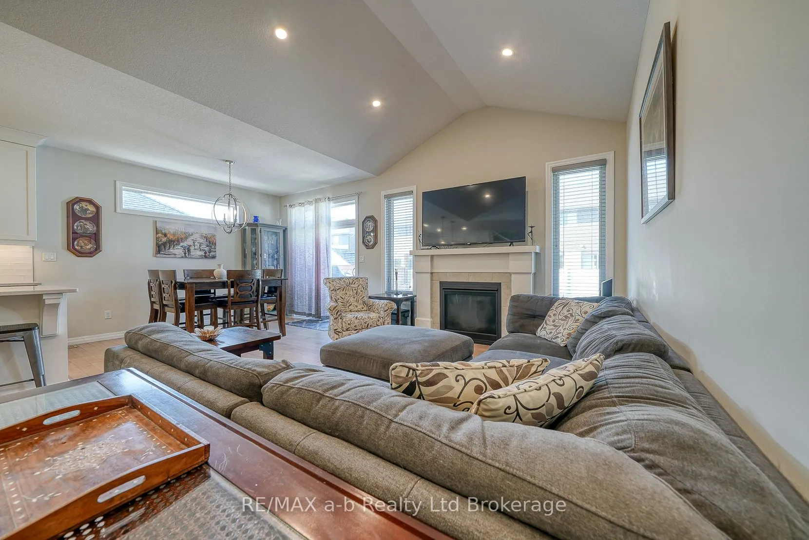 37 Lowrie Crescent