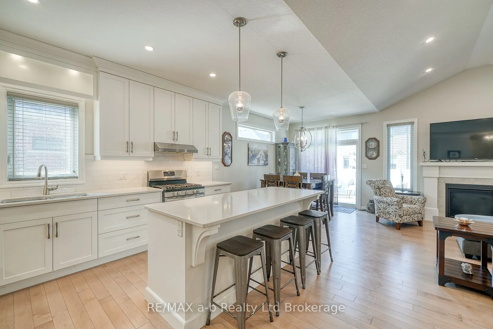 37 Lowrie Crescent