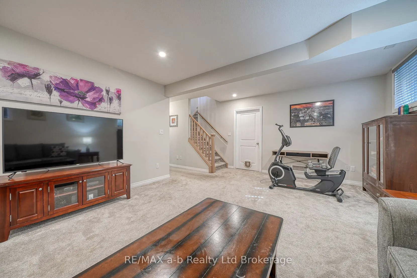 37 Lowrie Crescent