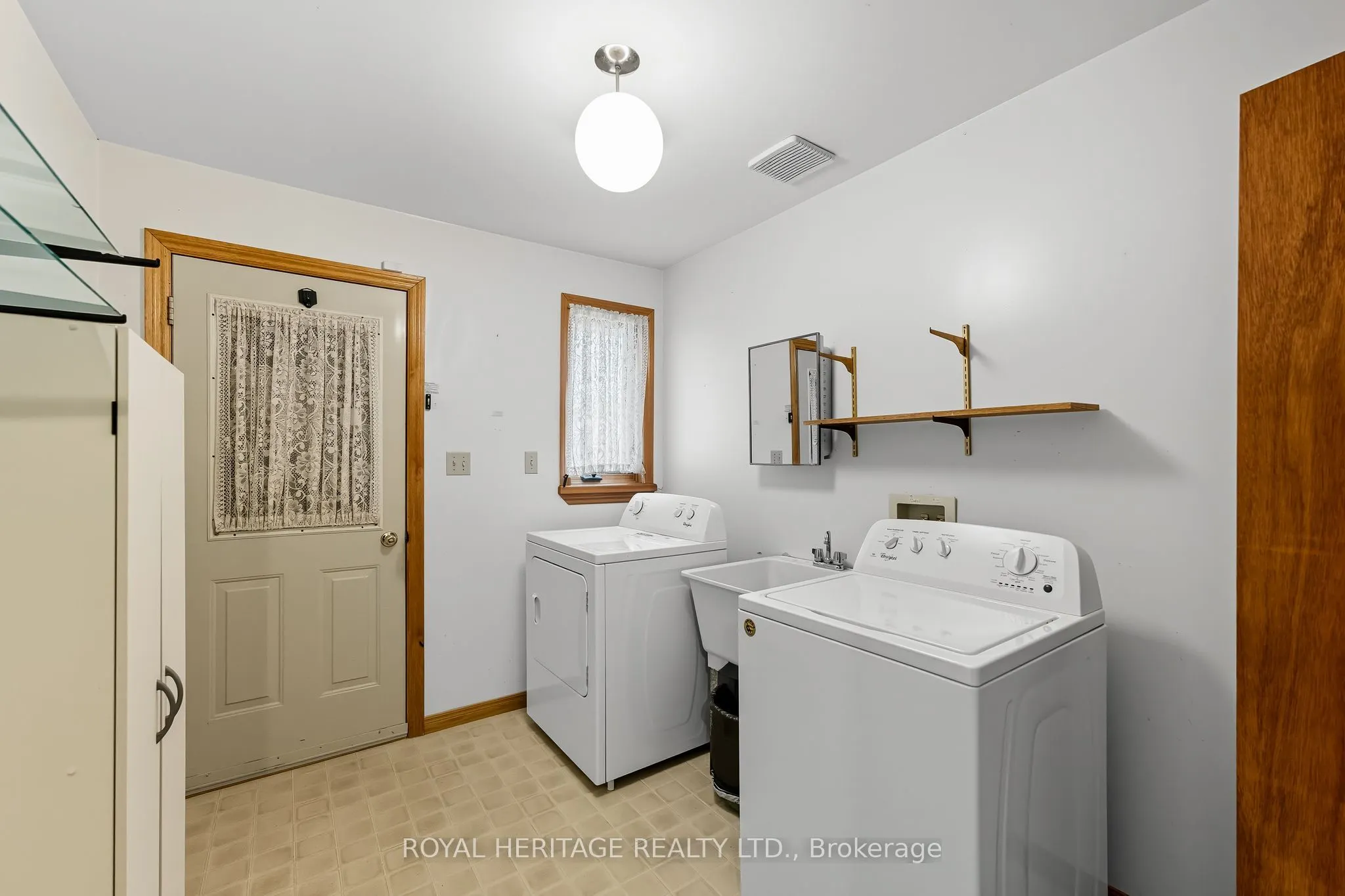 24 Butler Street W