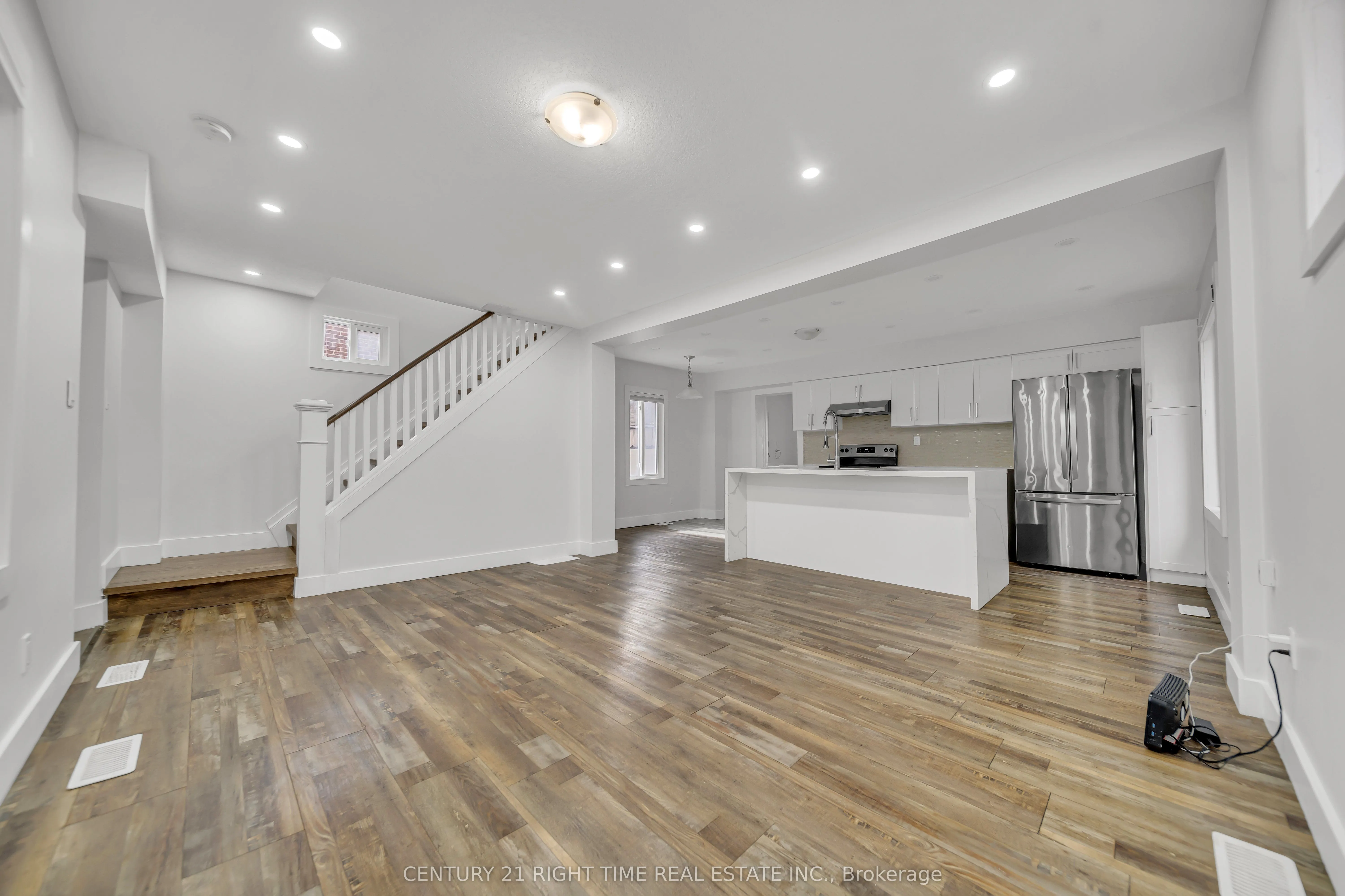 324 VICTORIA Street S