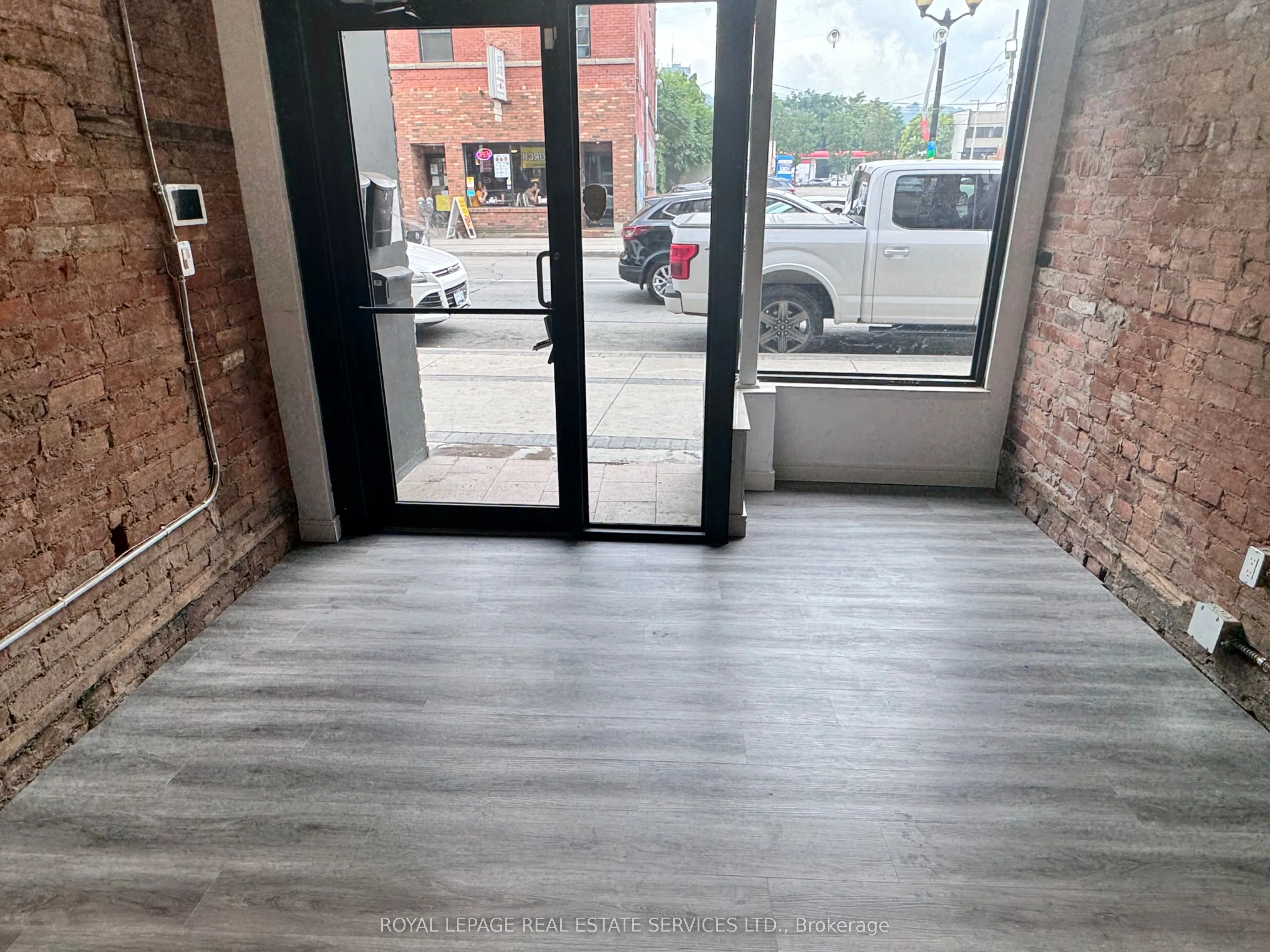 183 King Street E
