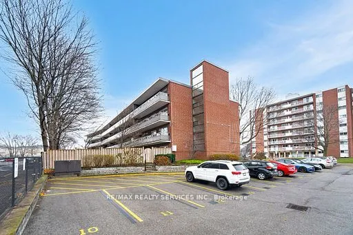11 Woodman Drive S, #203