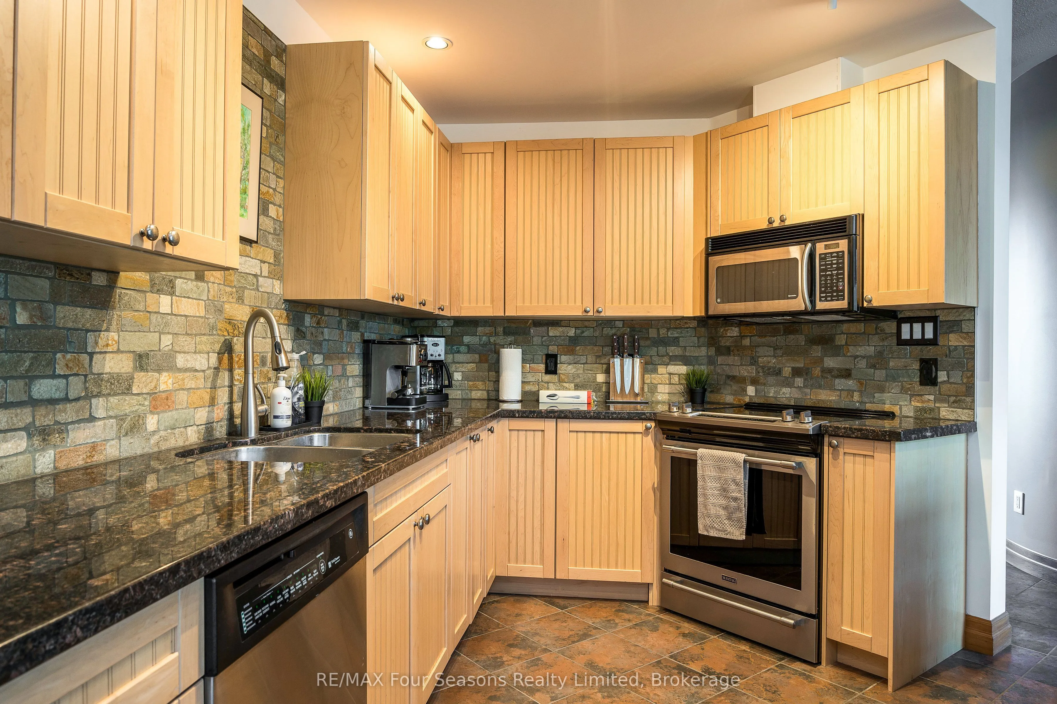 224 BLUESKI GEORGE Crescent, #12