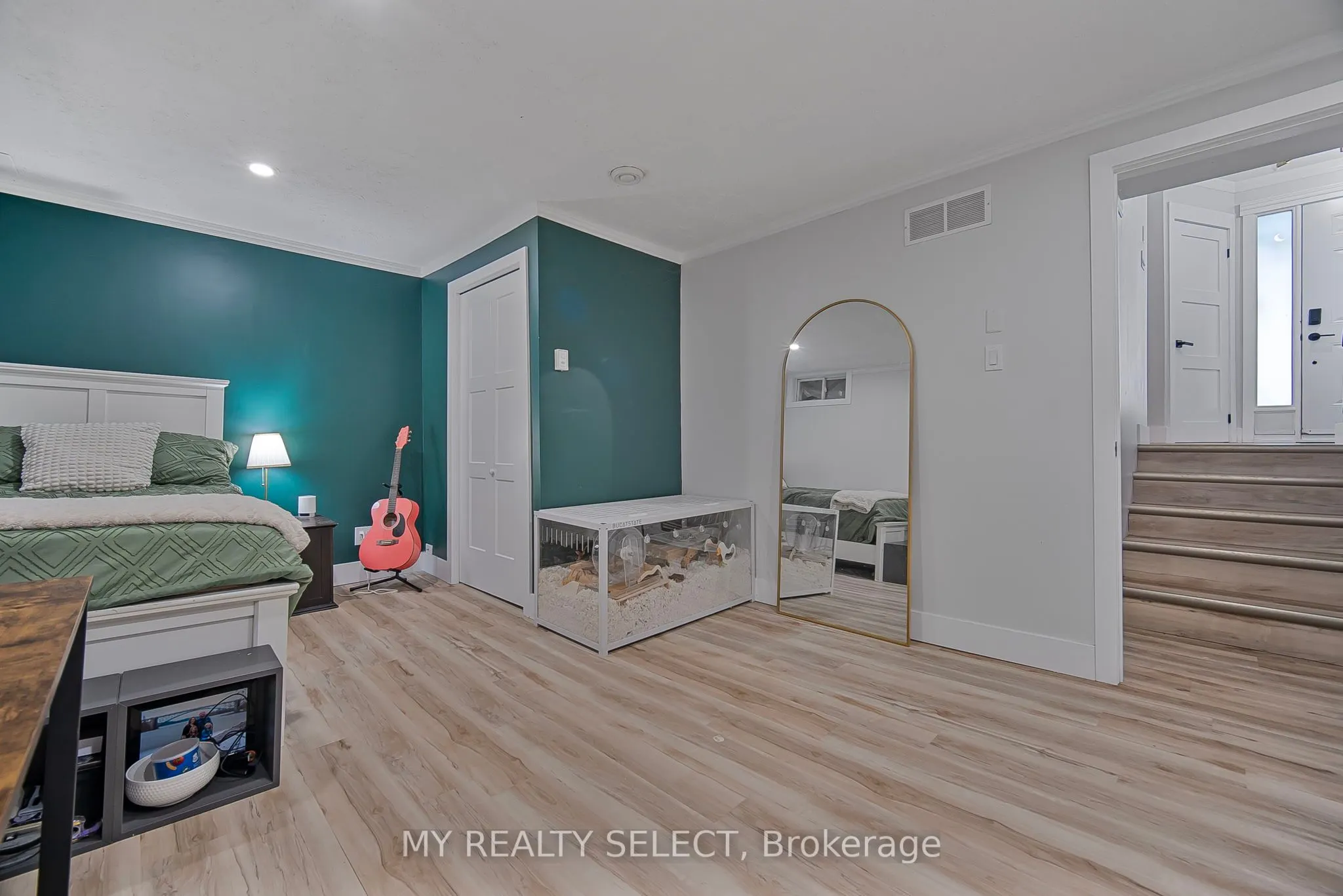 159 Sandringham Crescent, #16