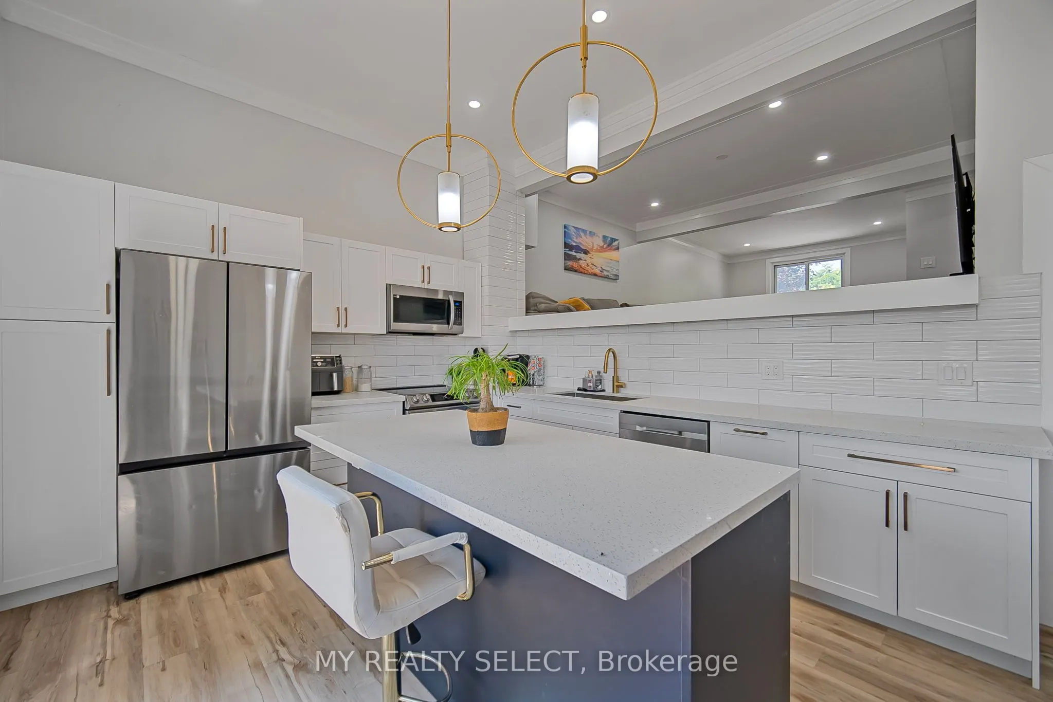 159 Sandringham Crescent, #16