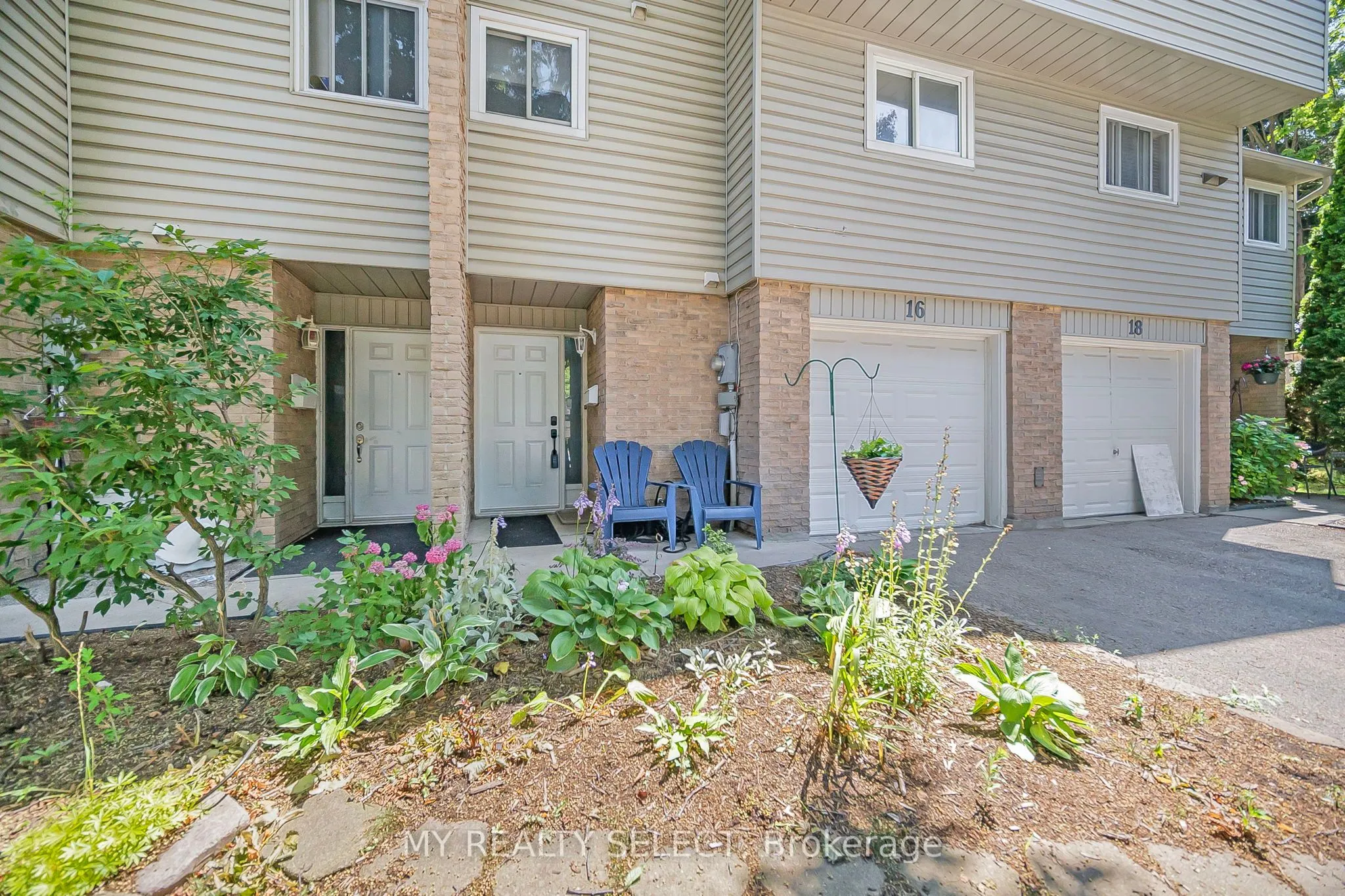 159 Sandringham Crescent, #16