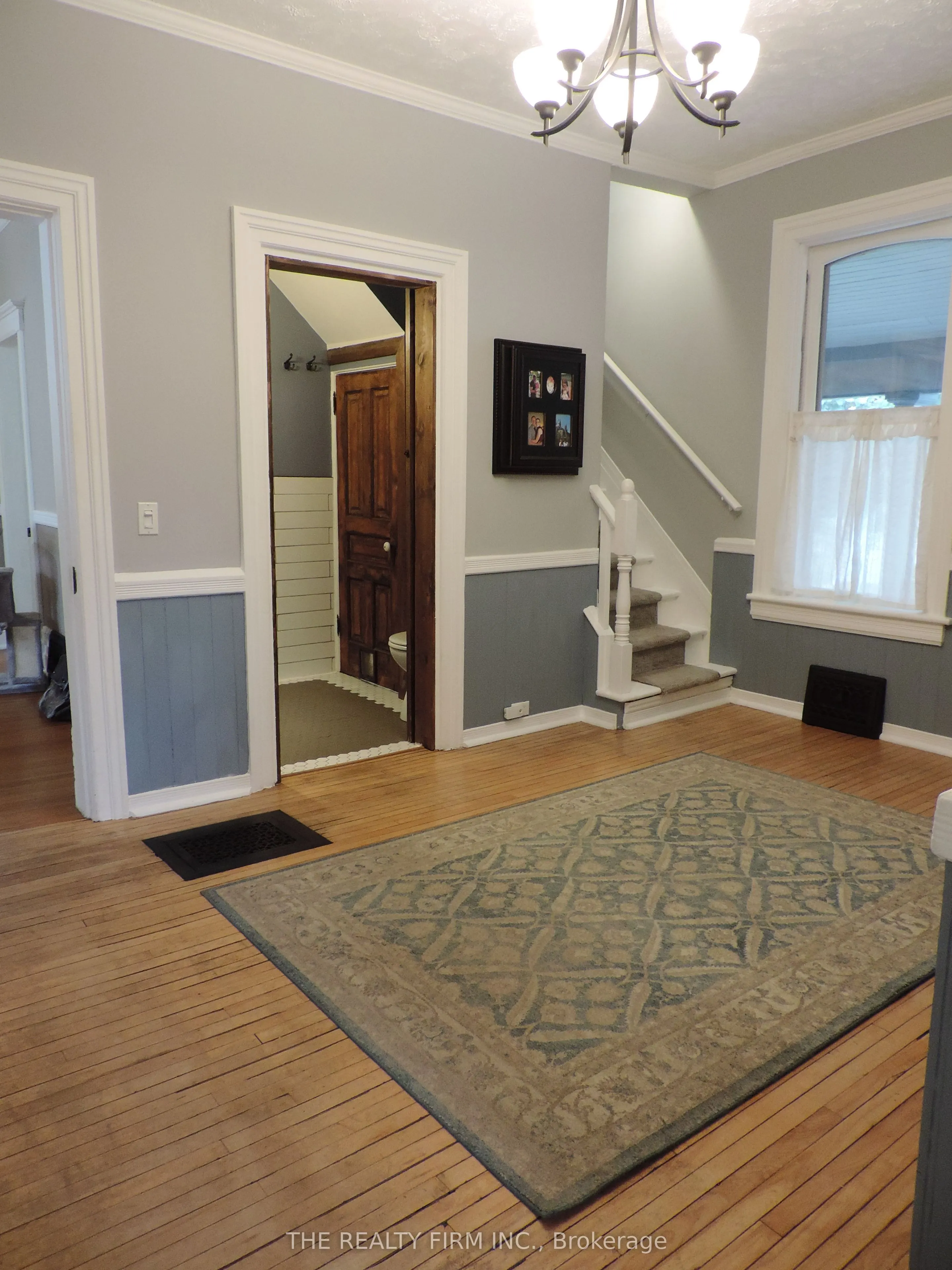 11 South Street E
