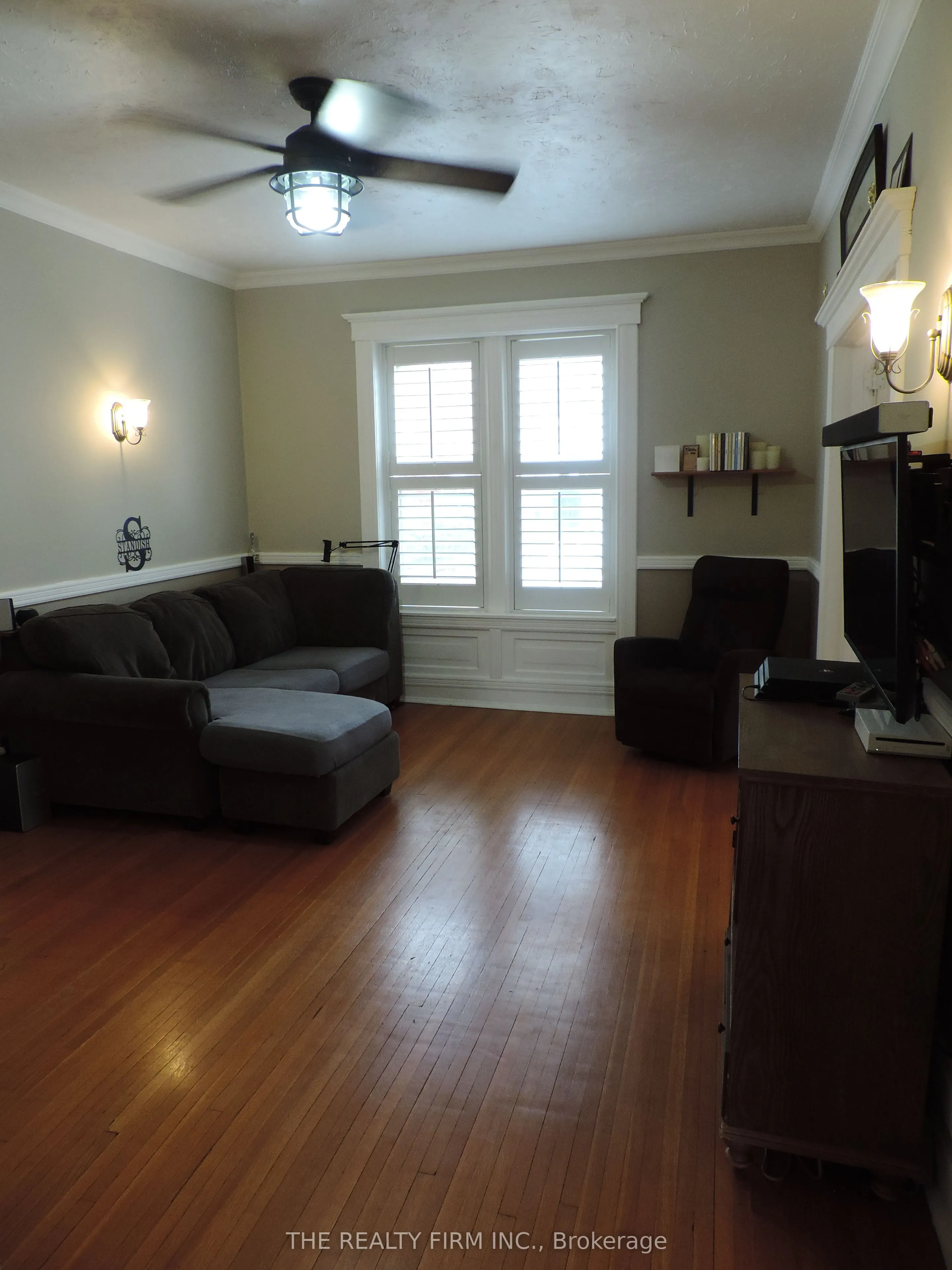11 South Street E