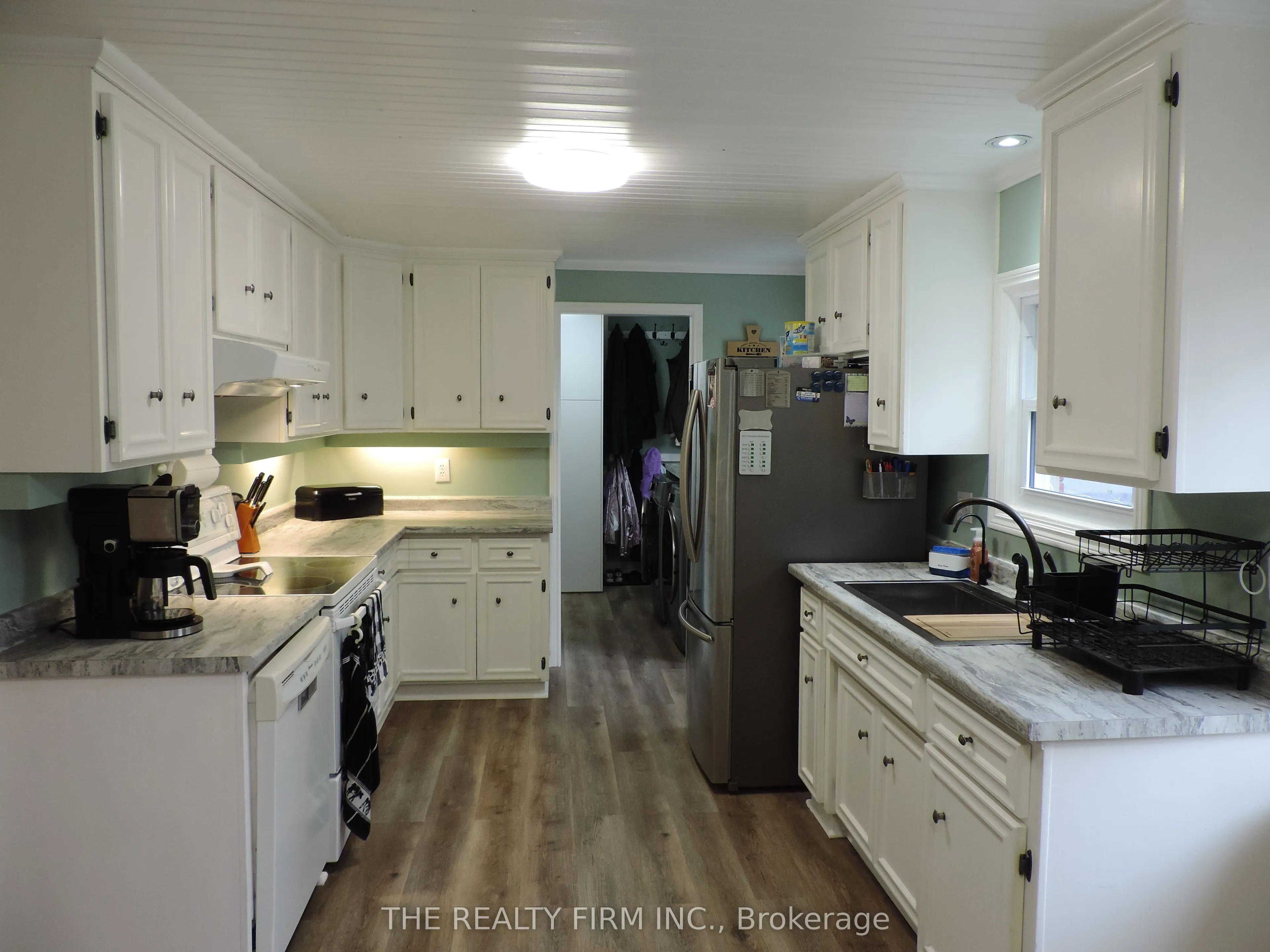 11 South Street E