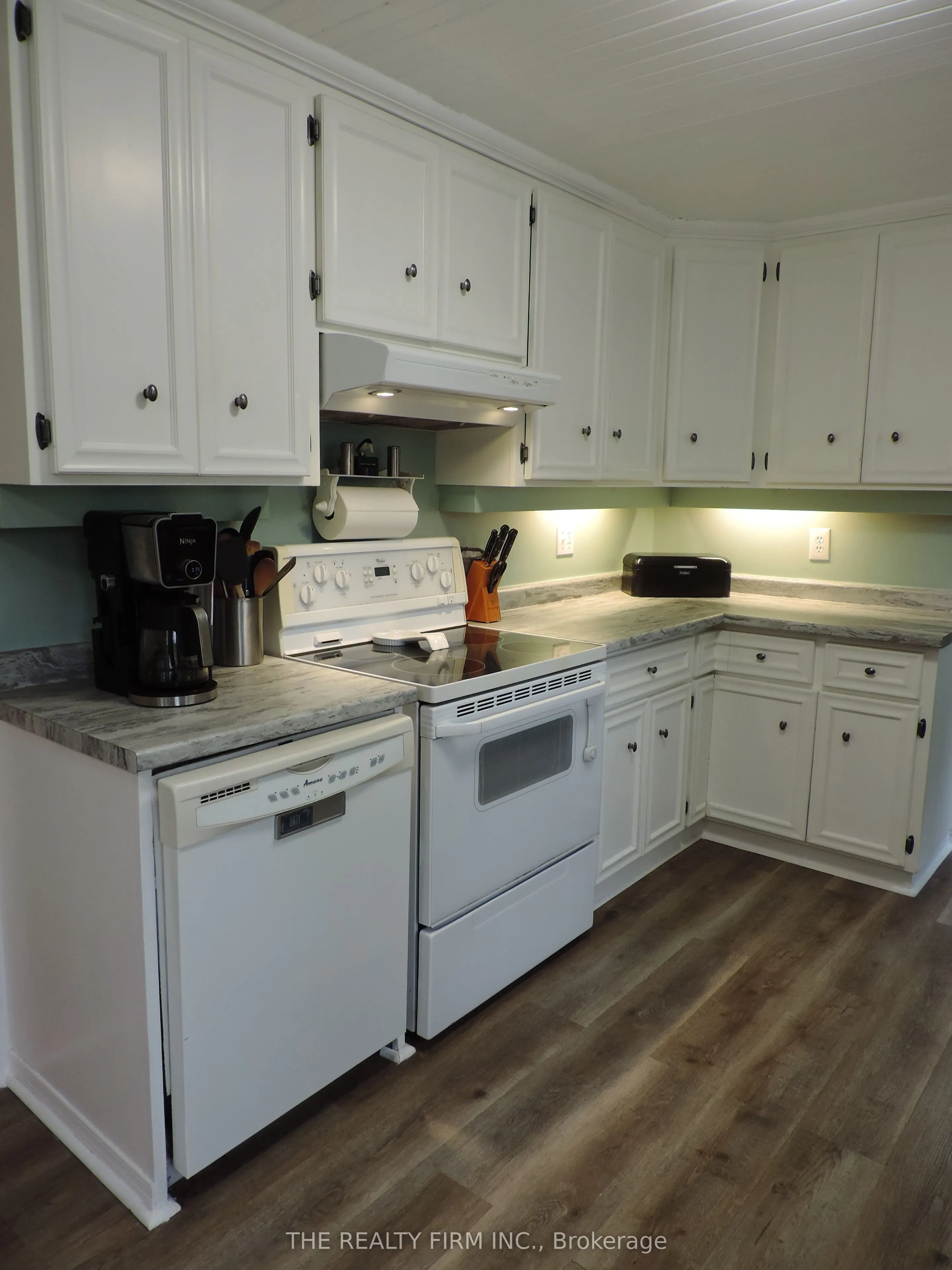 11 South Street E