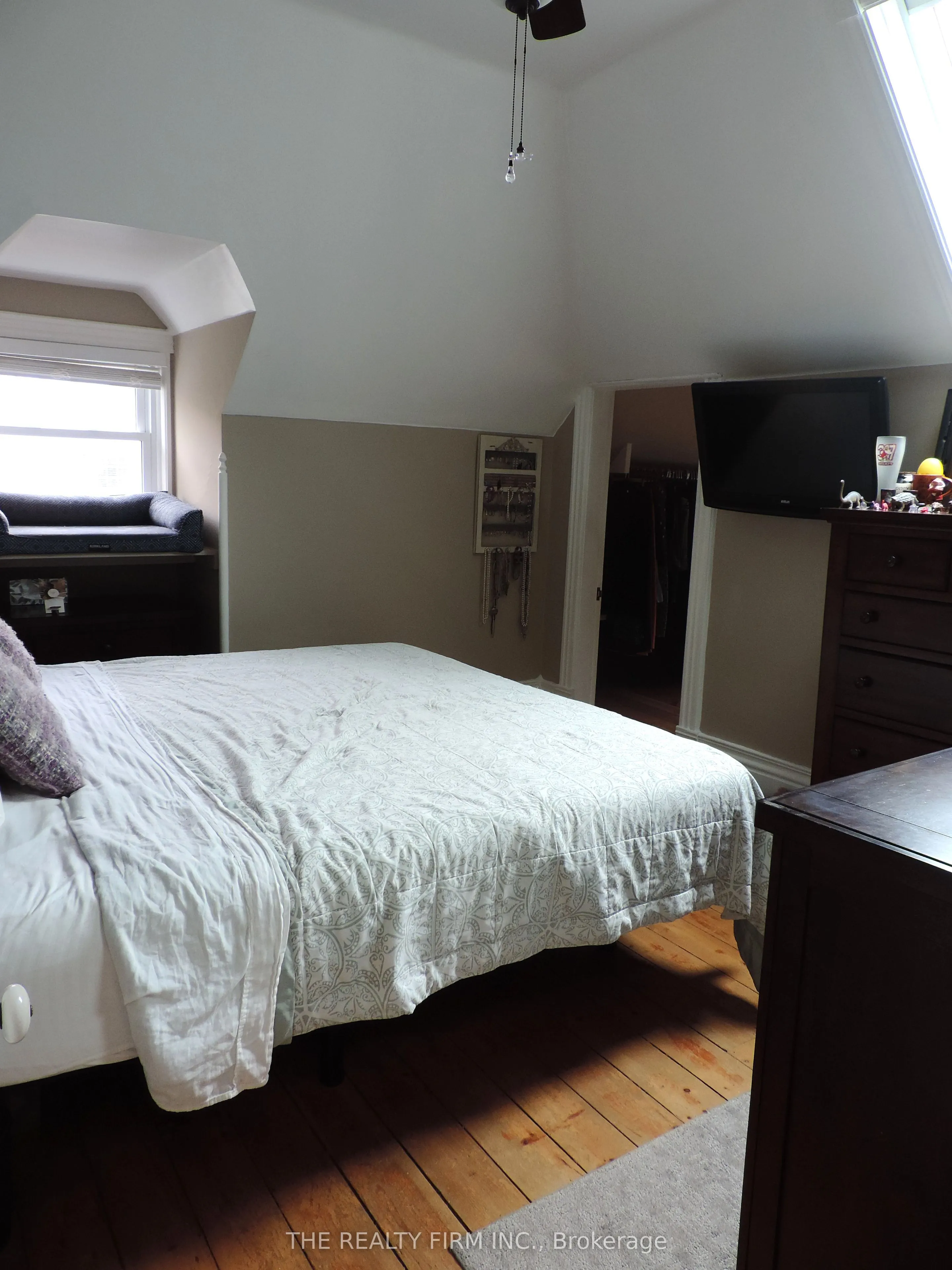 11 South Street E