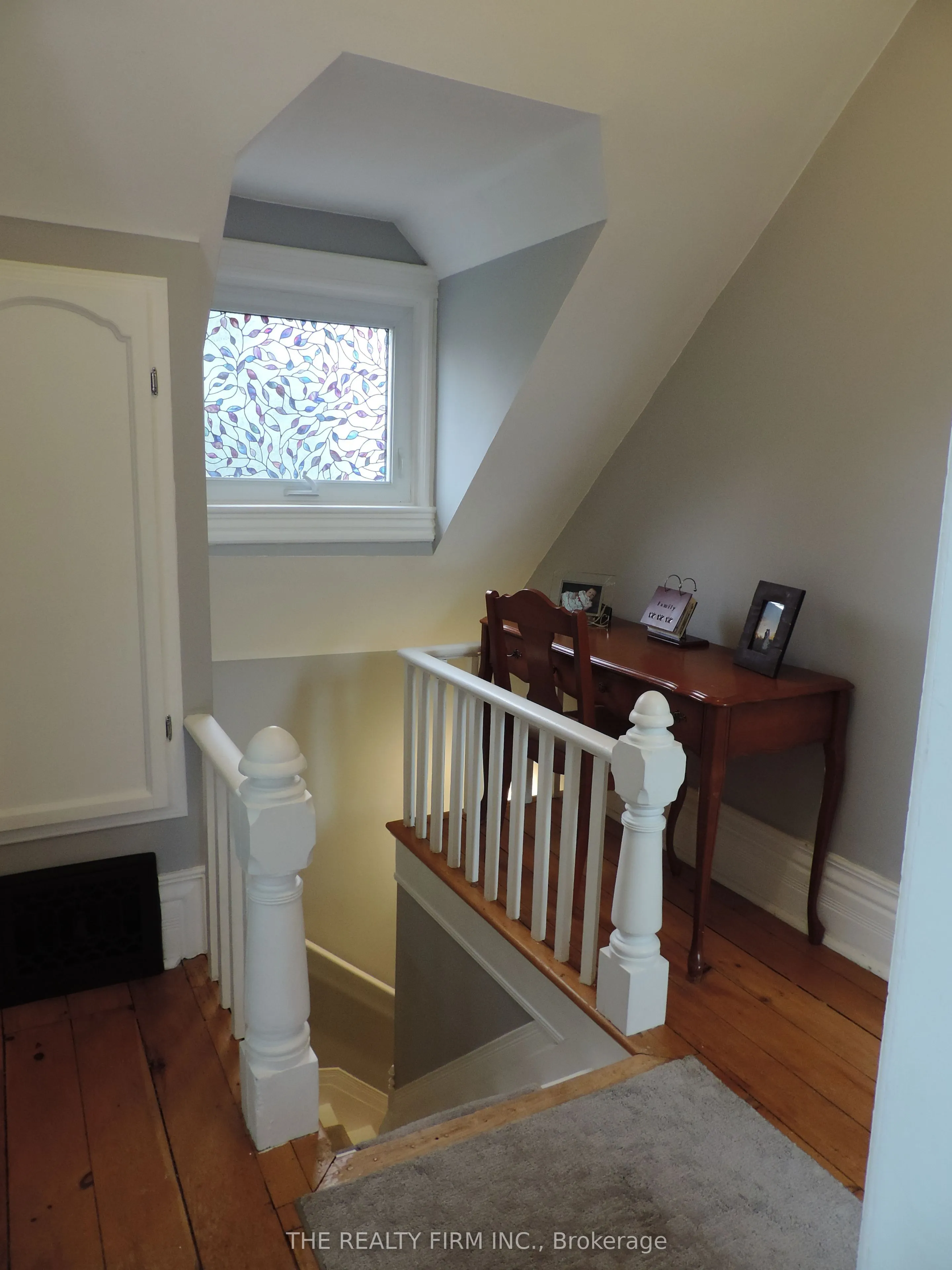 11 South Street E