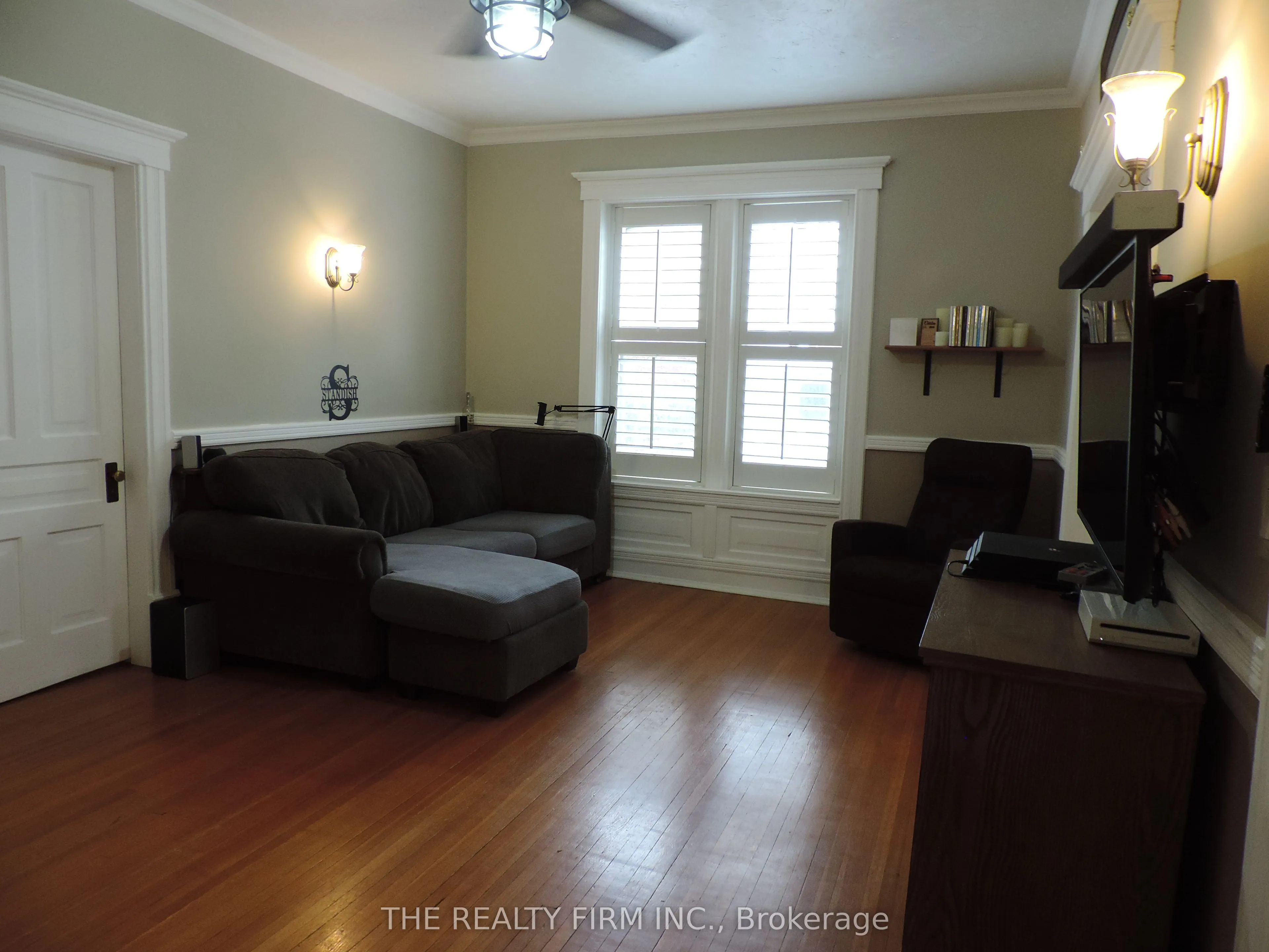 11 South Street E
