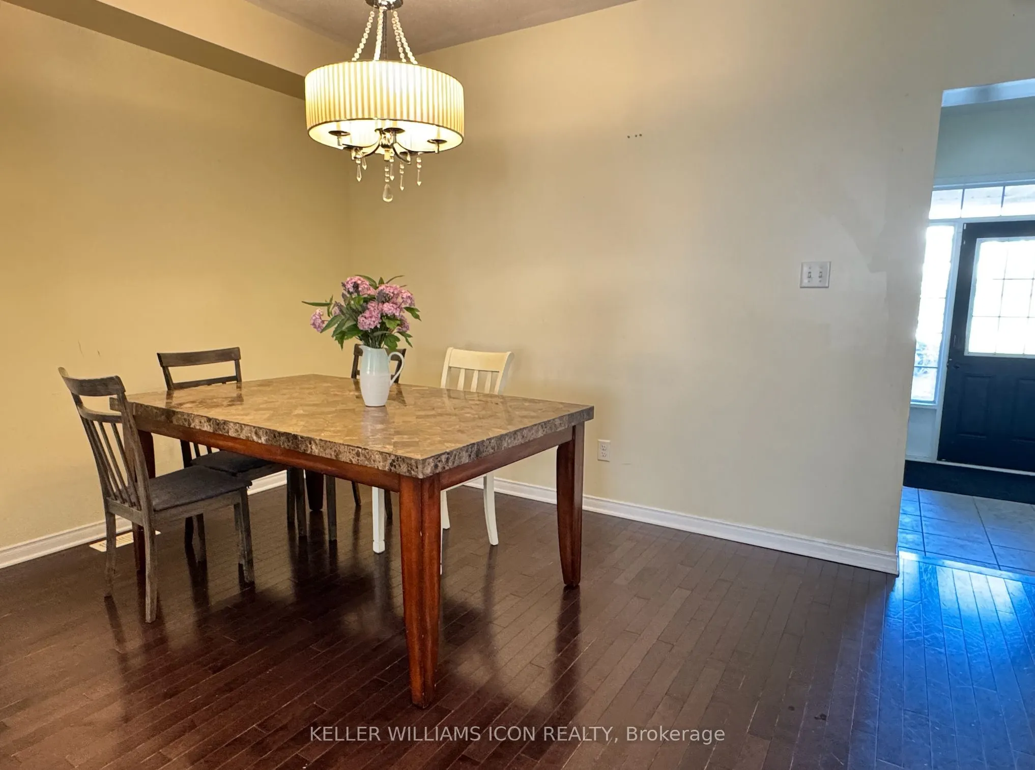 581 Pepperville Crescent