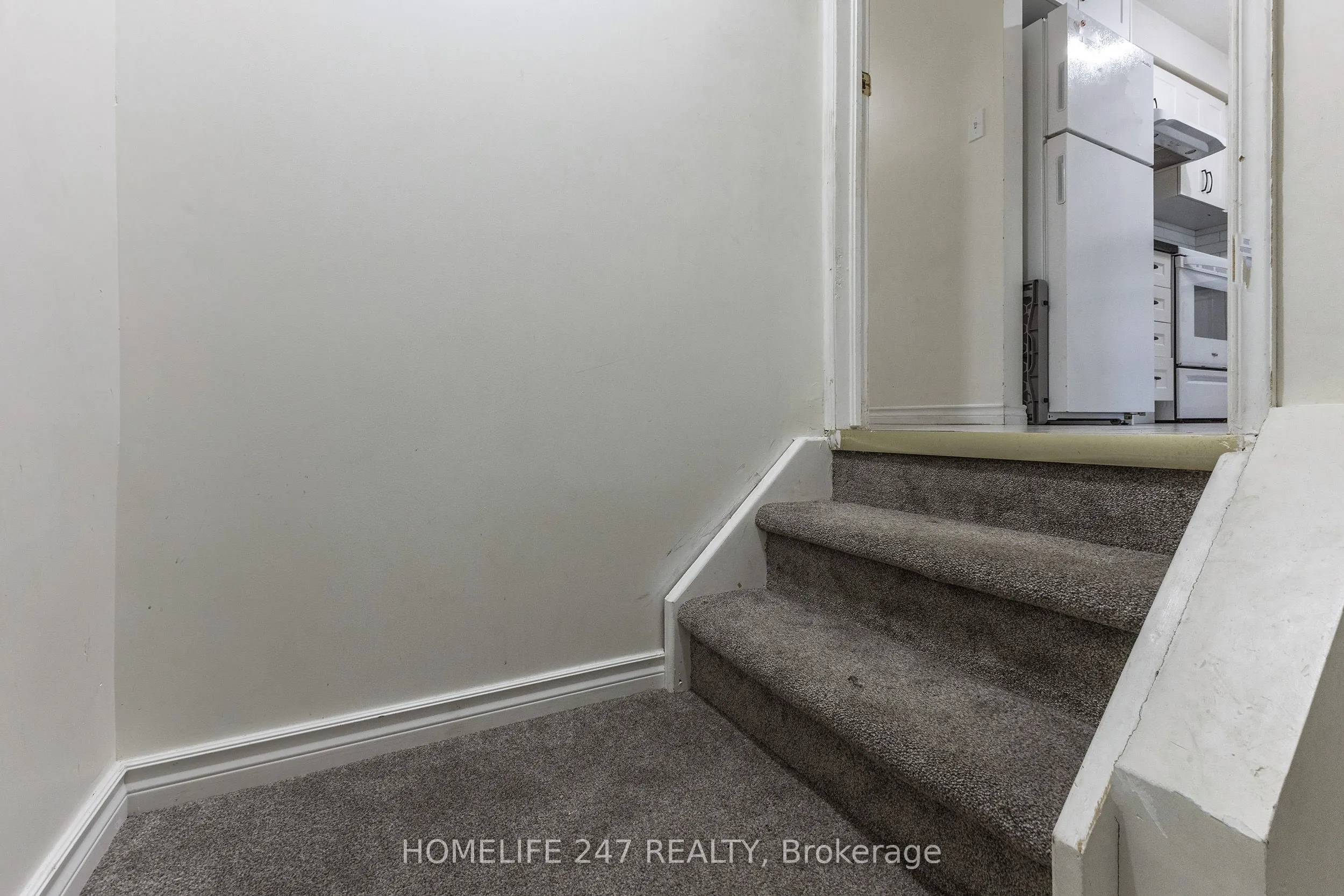 31 Schroder Crescent, #5