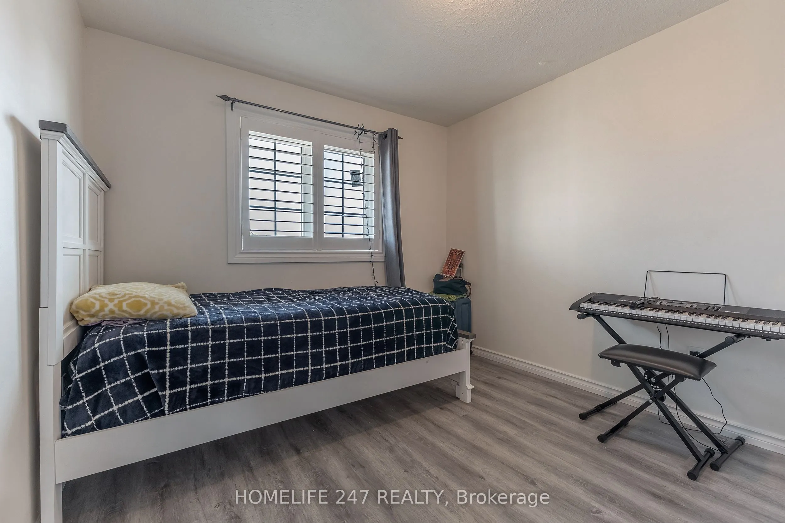 31 Schroder Crescent, #5