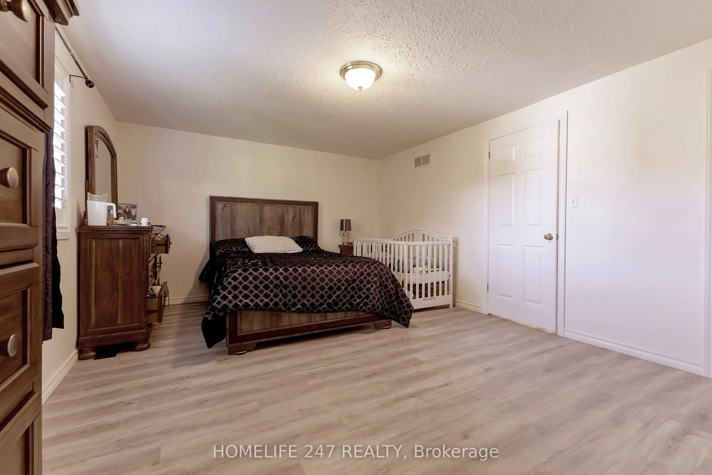 31 Schroder Crescent, #5