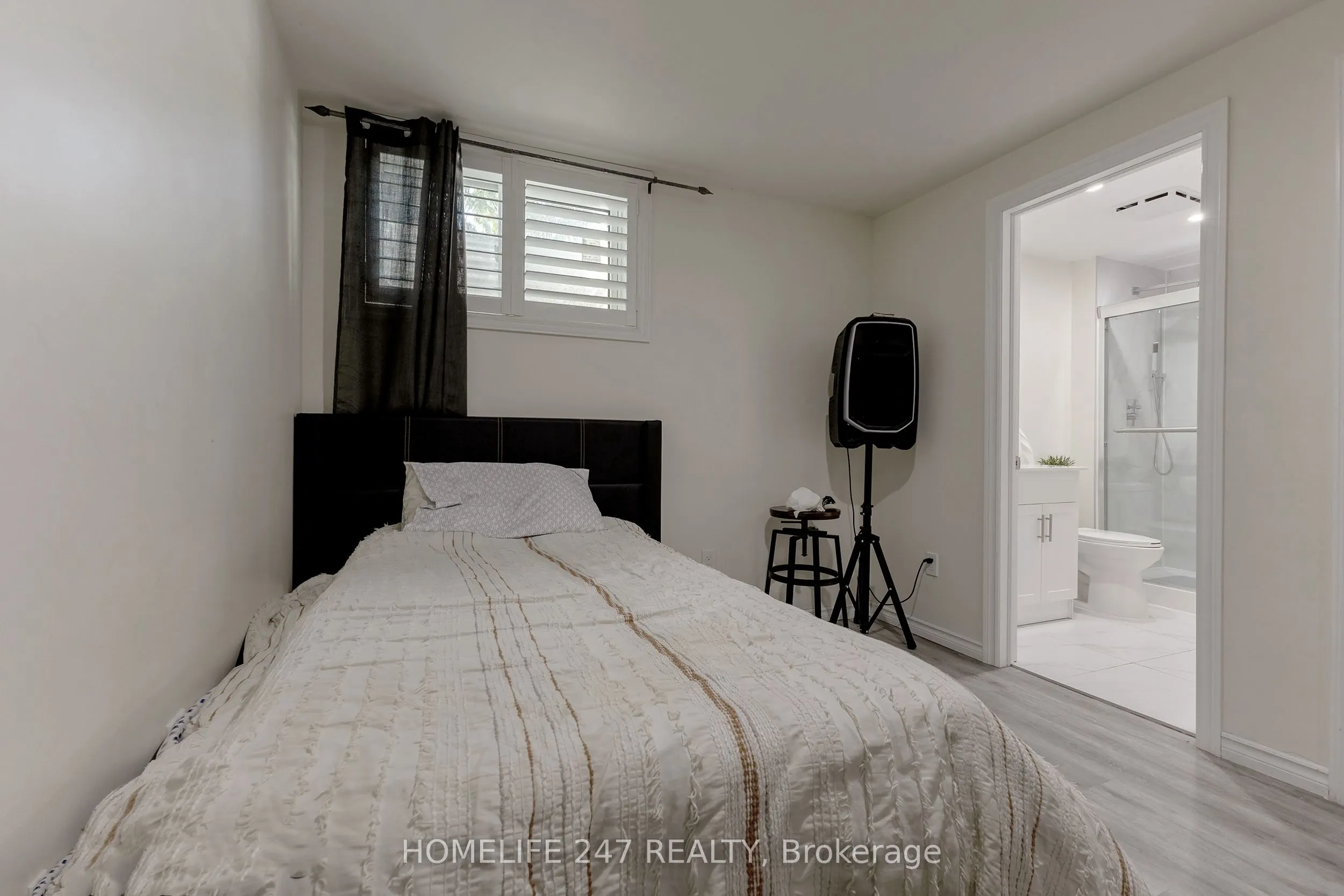 31 Schroder Crescent, #5