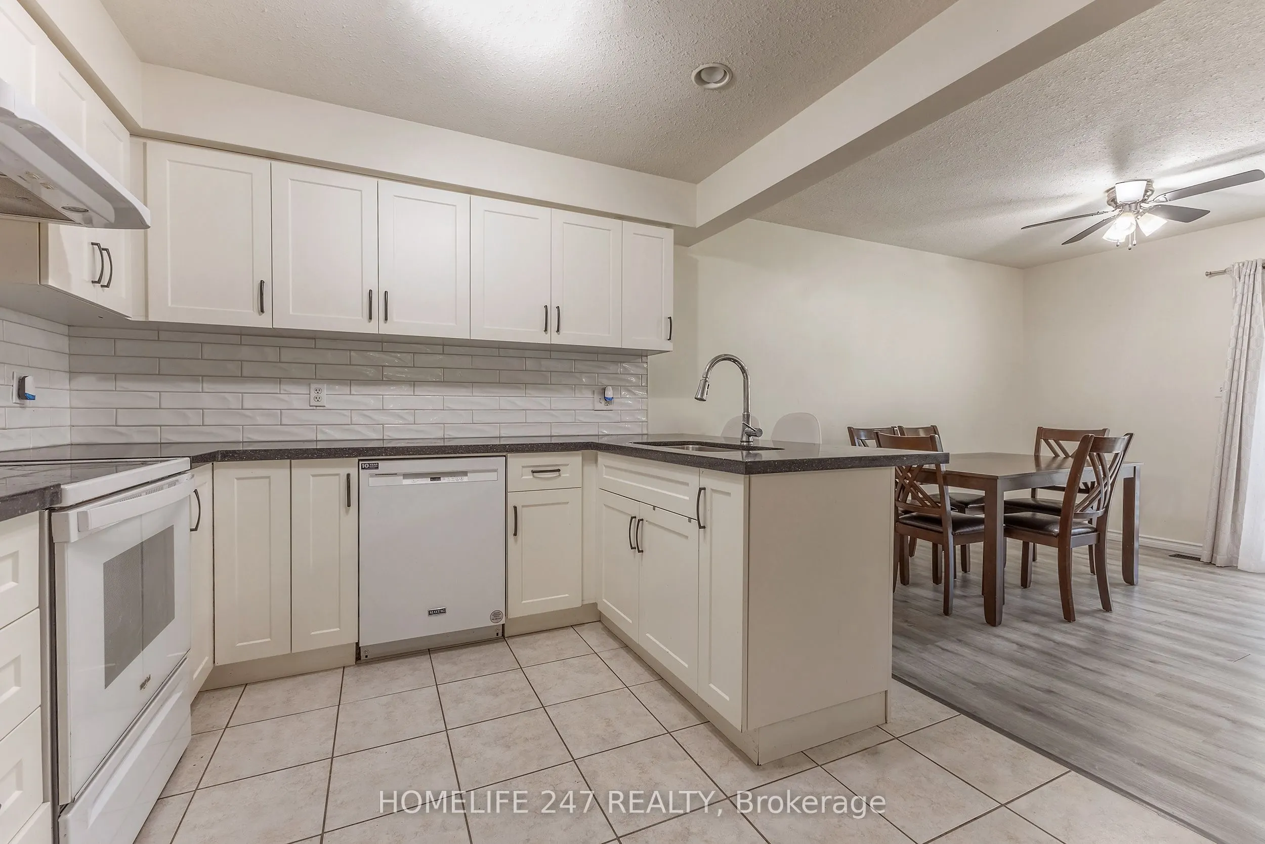 31 Schroder Crescent, #5