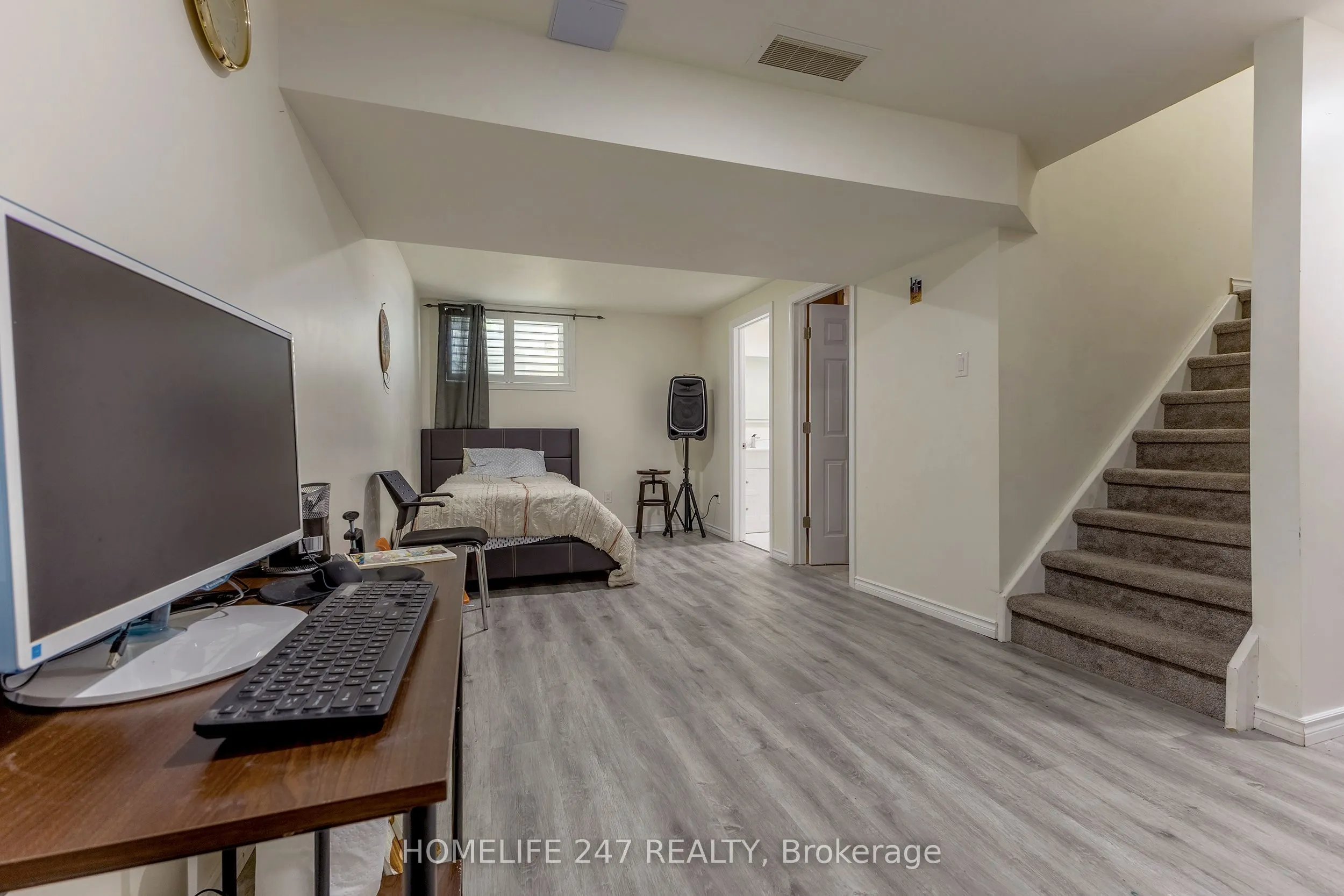 31 Schroder Crescent, #5