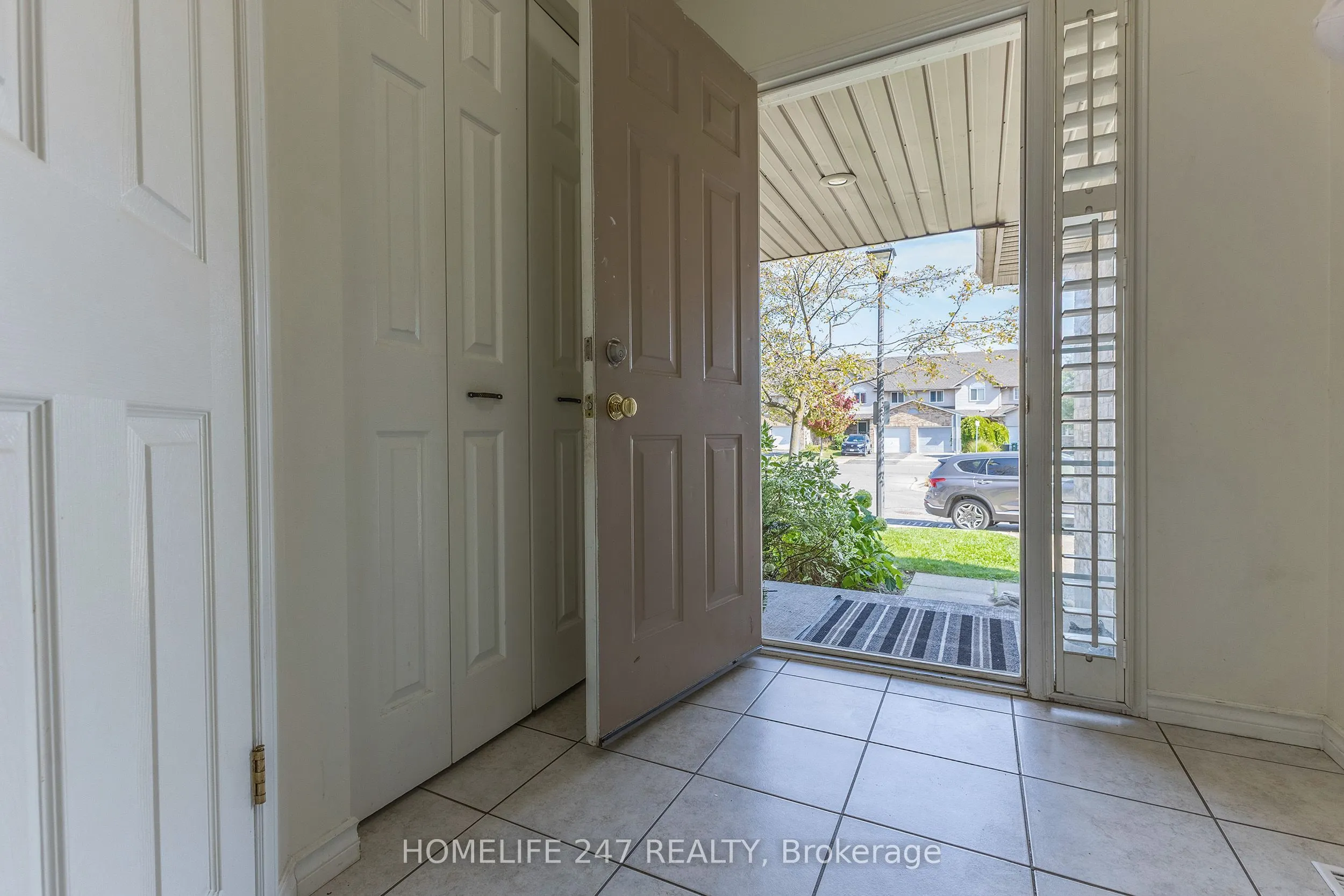 31 Schroder Crescent, #5