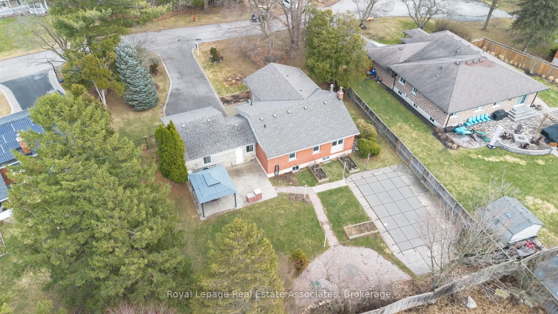 14 Hopkins Court