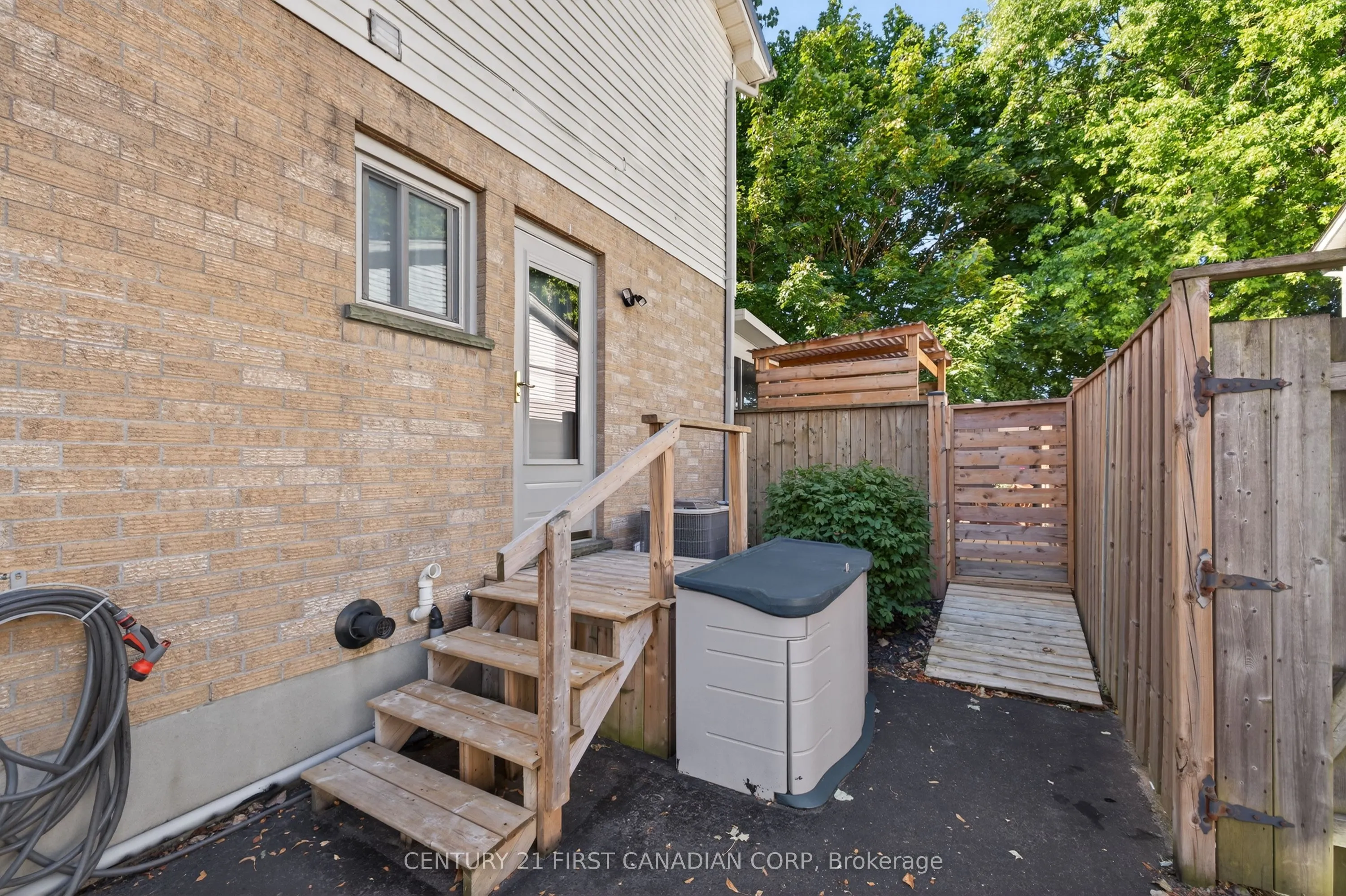 24 Moreau Crescent