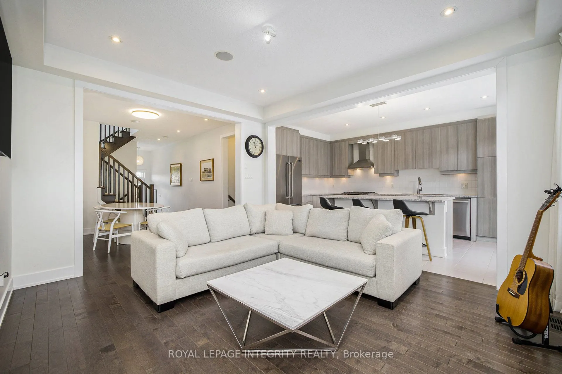 285 Meadowbreeze Drive