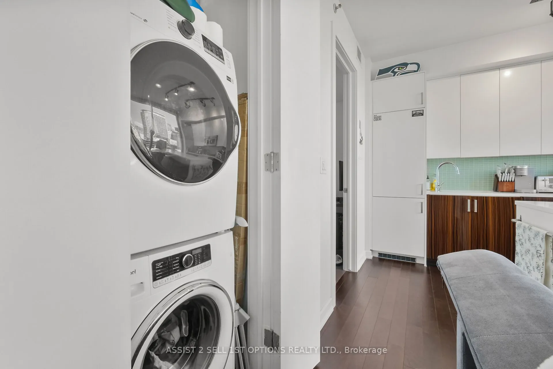 300 Lisgar Street, #611