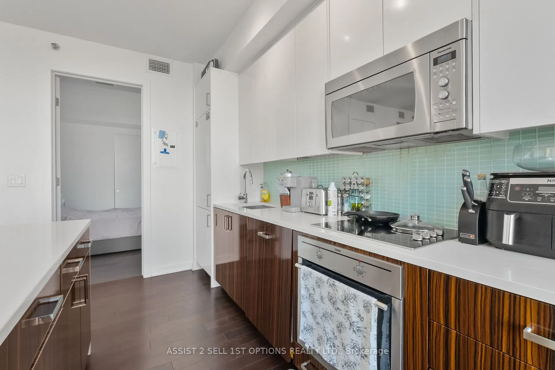 300 Lisgar Street, #611