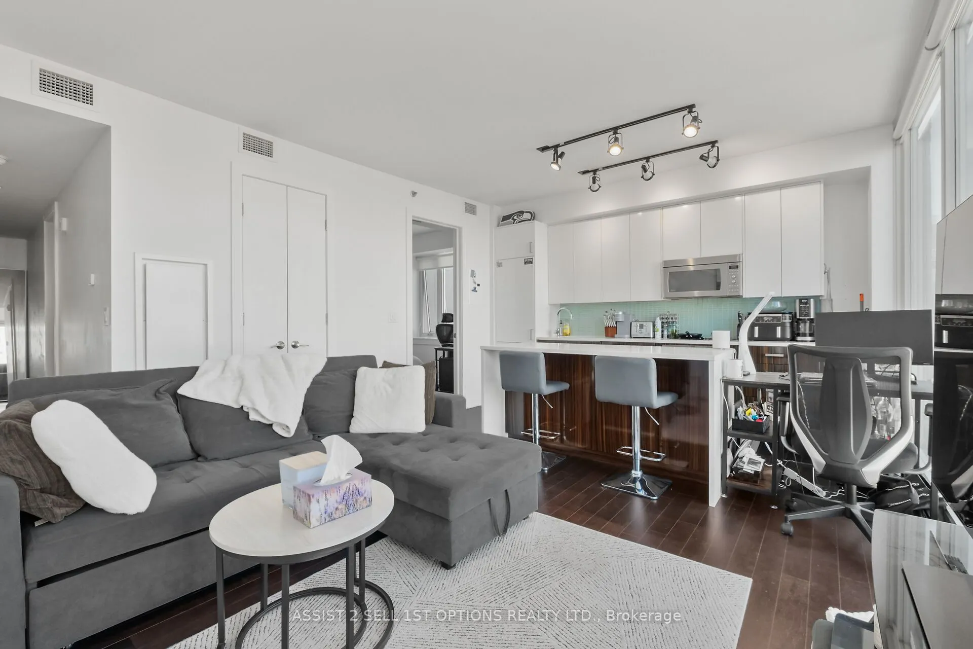 300 Lisgar Street, #611