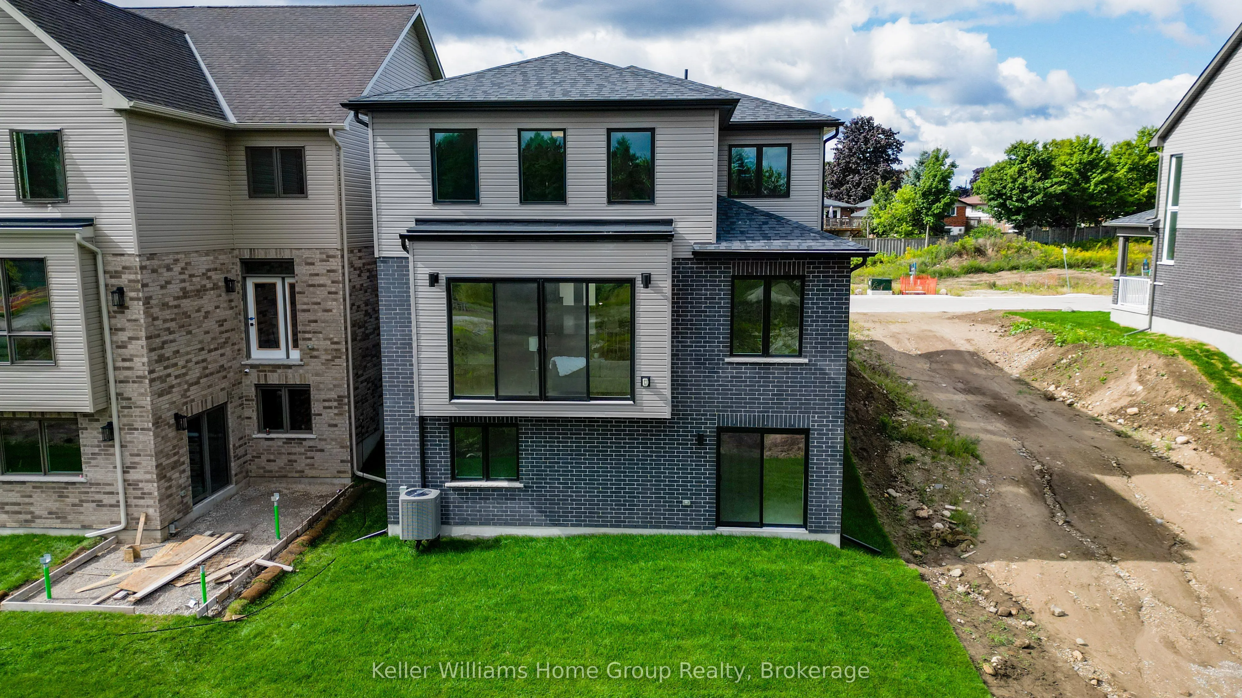 31 Nicholas Way