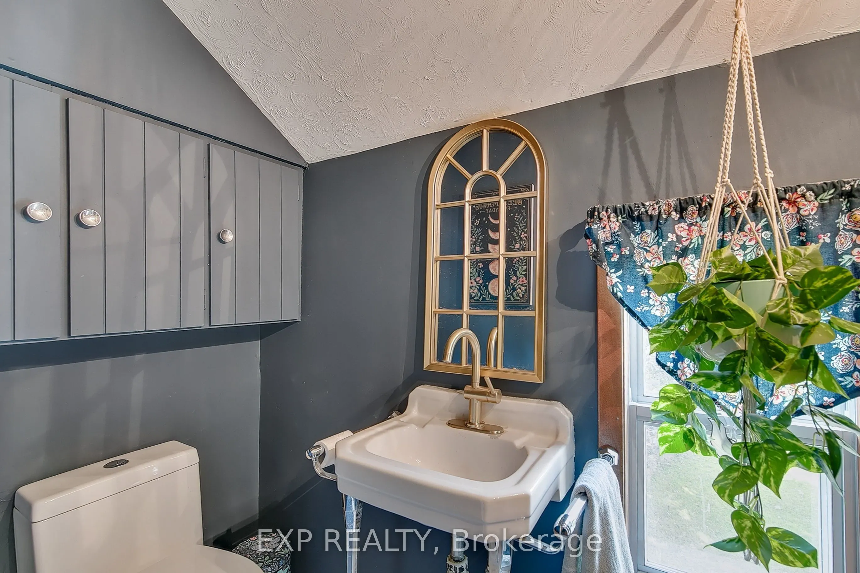 84 Absalom Street W