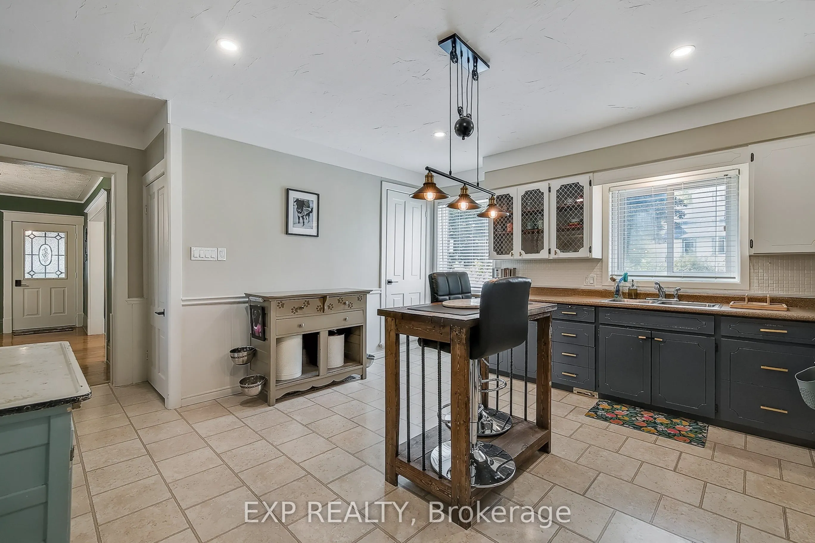 84 Absalom Street W