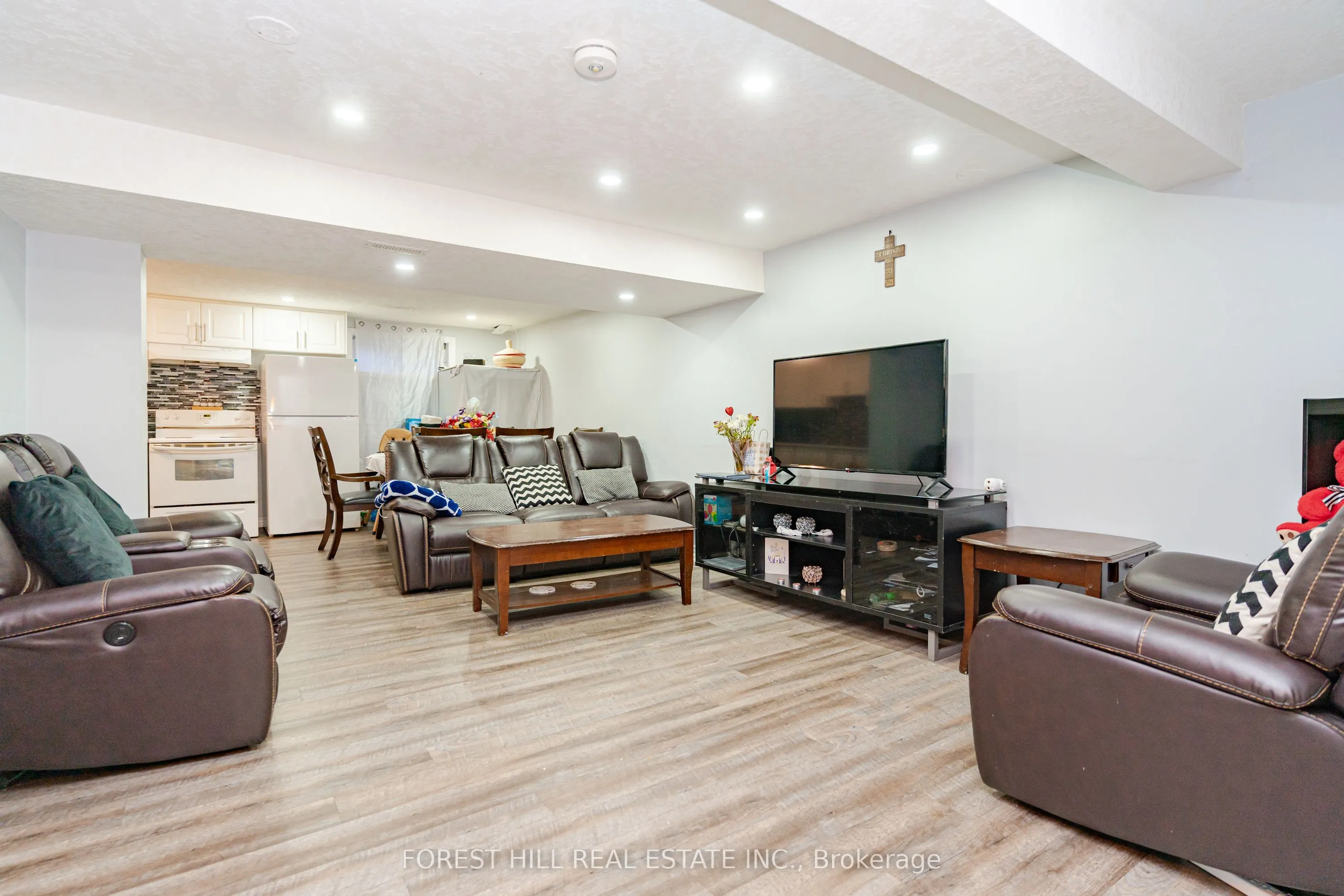 110 Hazelglen Drive
