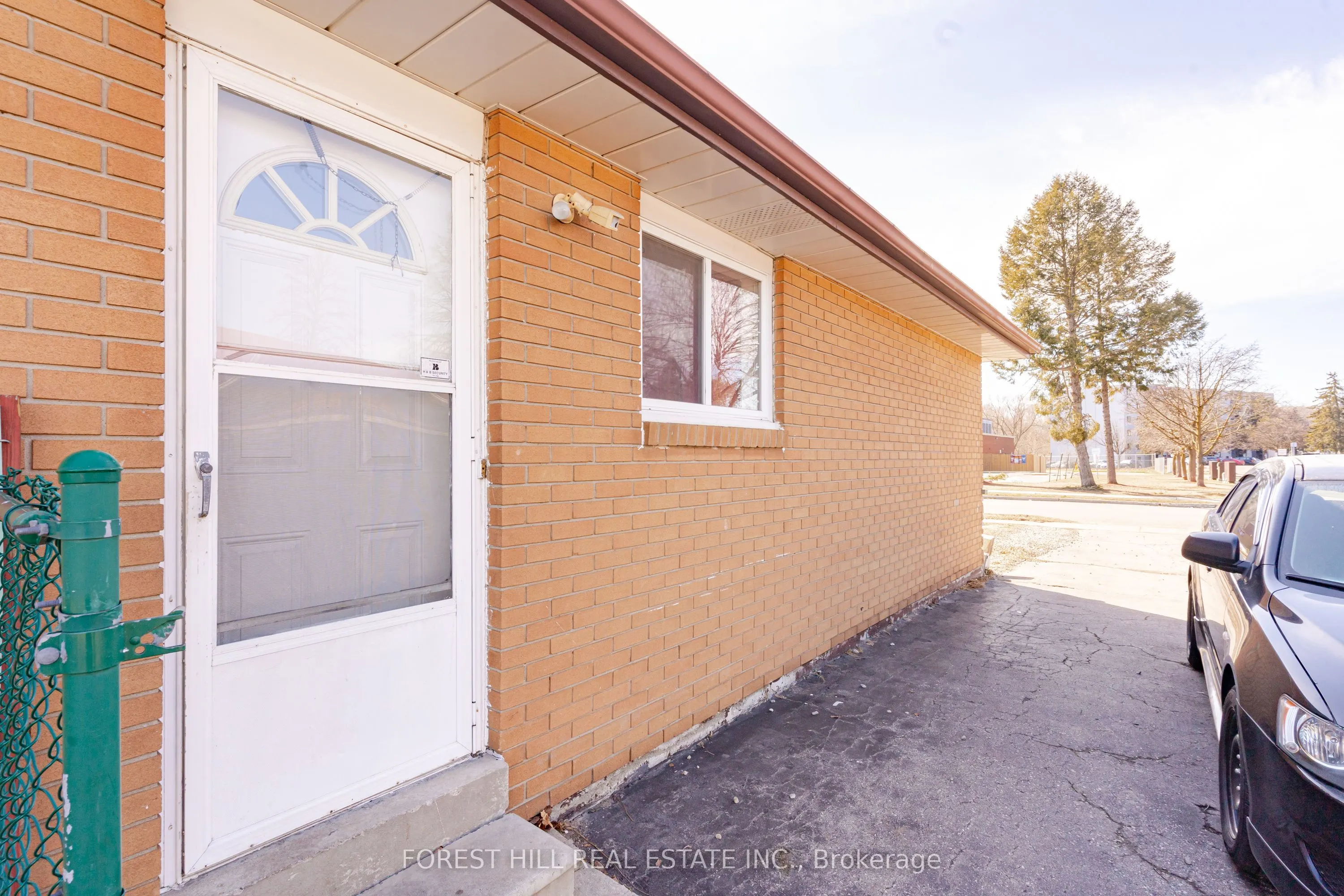 110 Hazelglen Drive