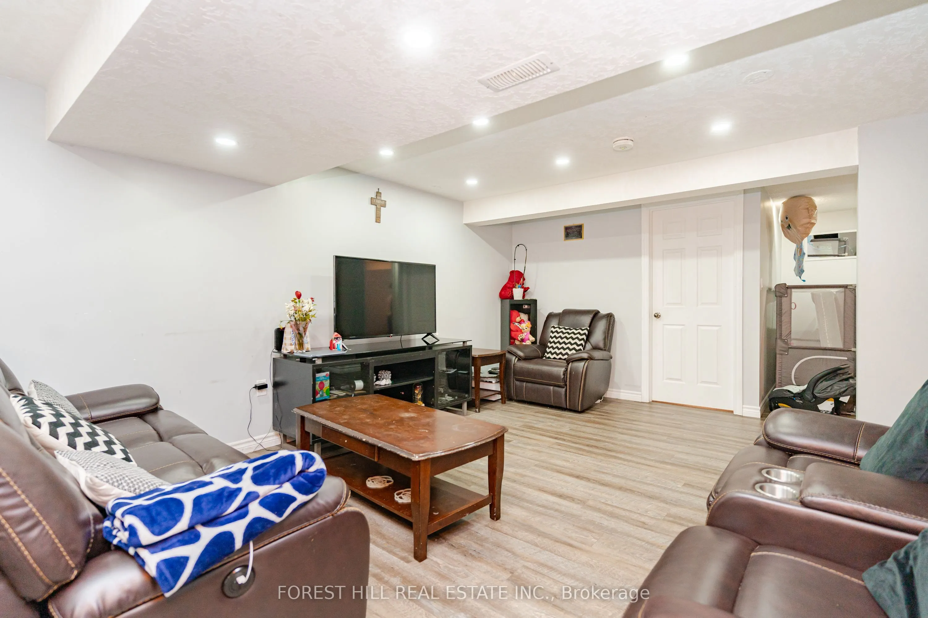 110 Hazelglen Drive