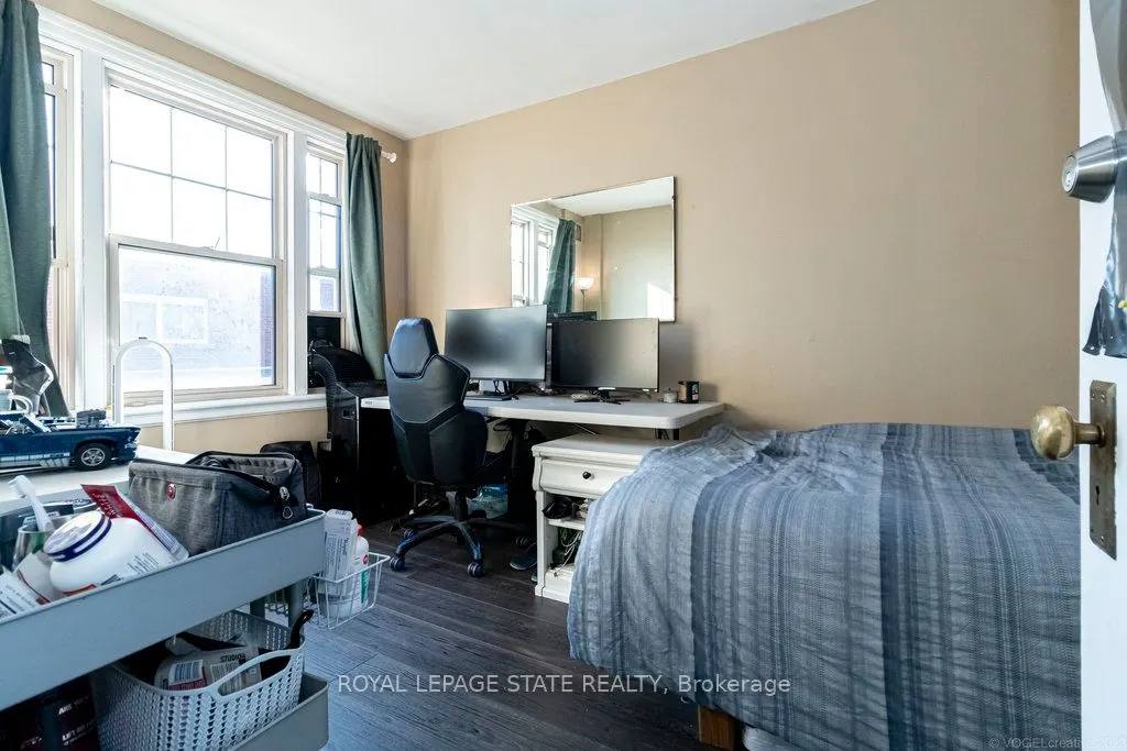 864-868 King Street W